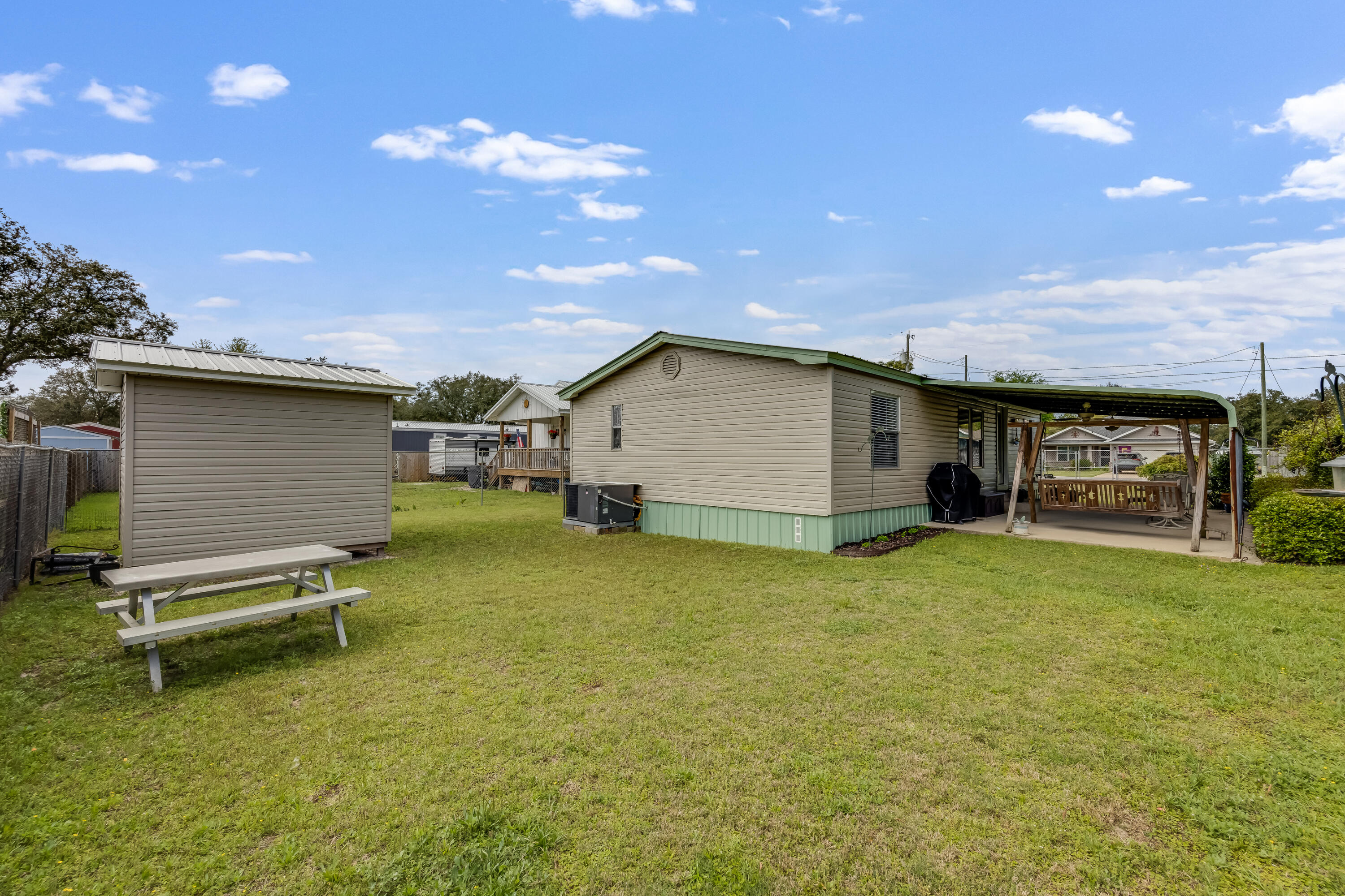 NAVARRE LOT 10 BLK 29 AS DES IN OR 4181 PG 1498 - Residential