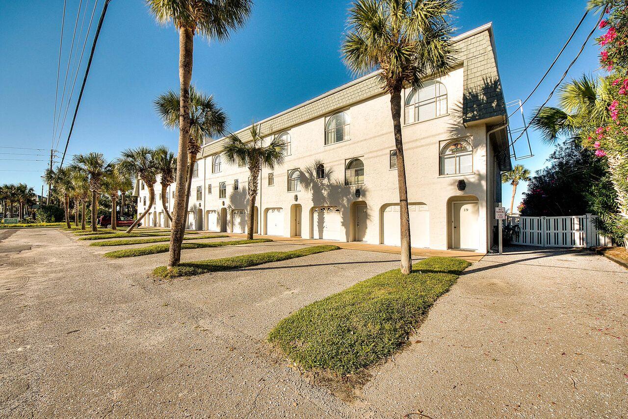 ISLA BLANCA T/H - Residential