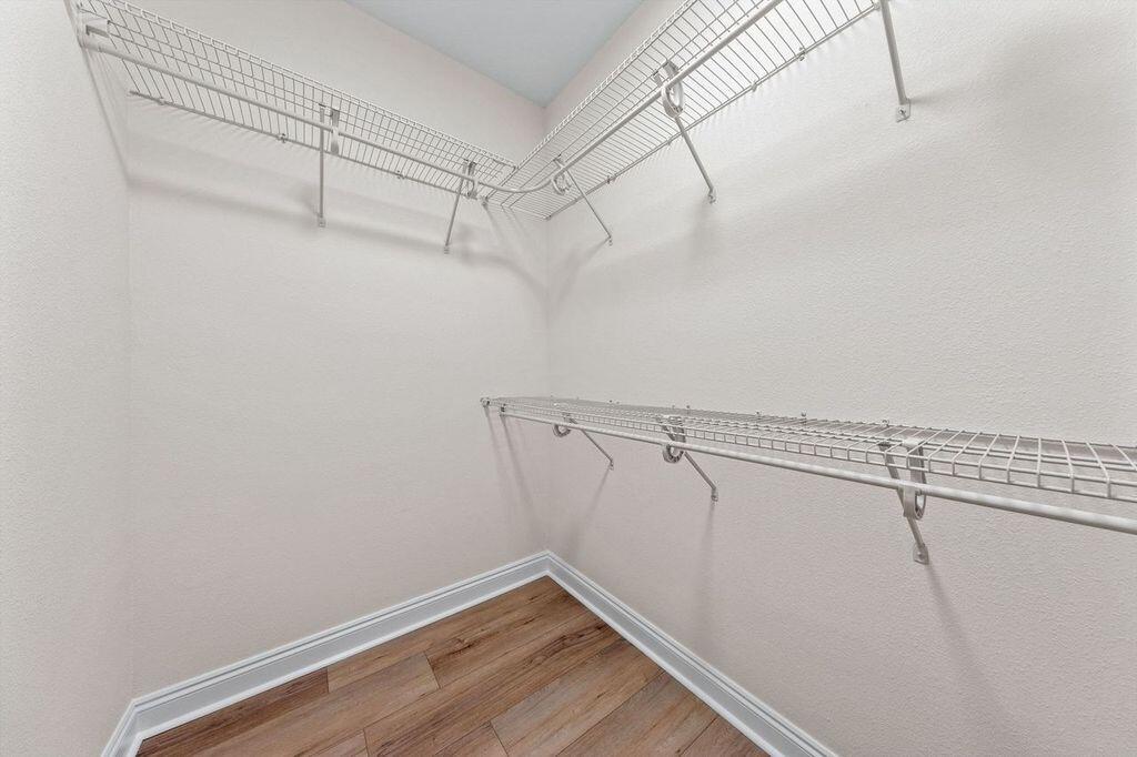 QUIET OAKS - Residential