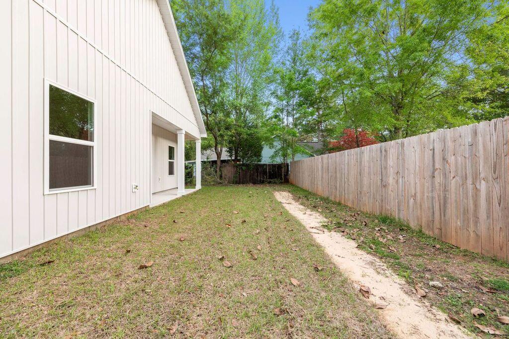 QUIET OAKS - Residential