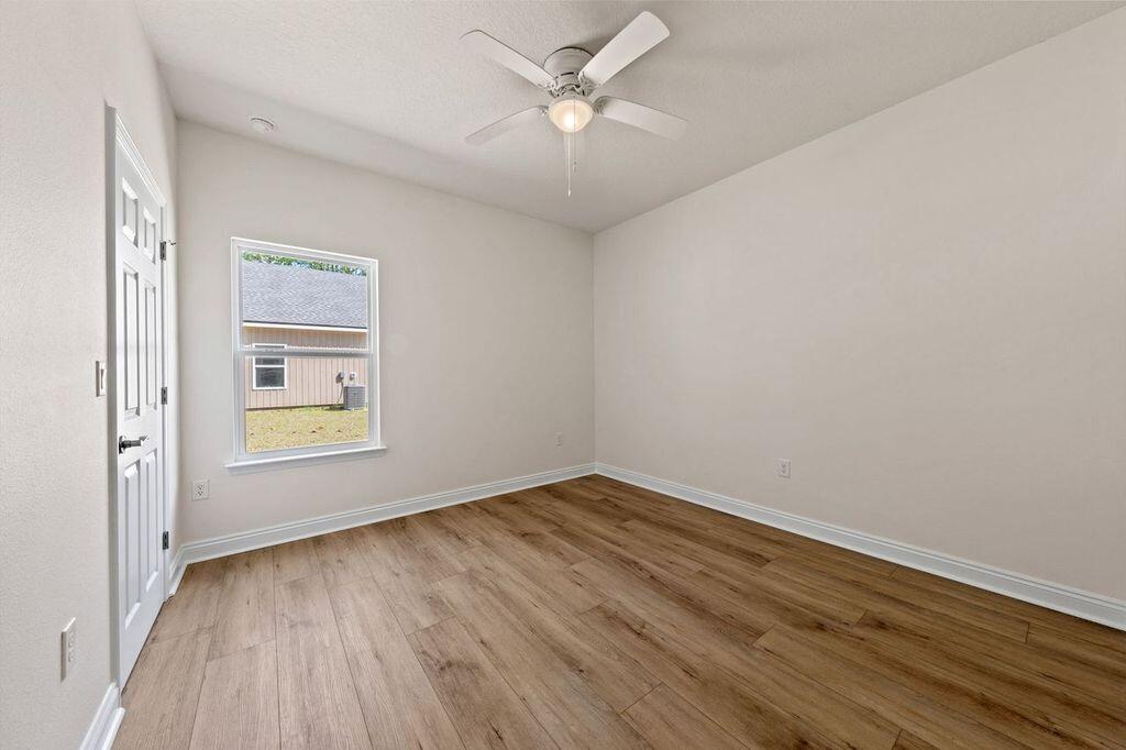 QUIET OAKS - Residential