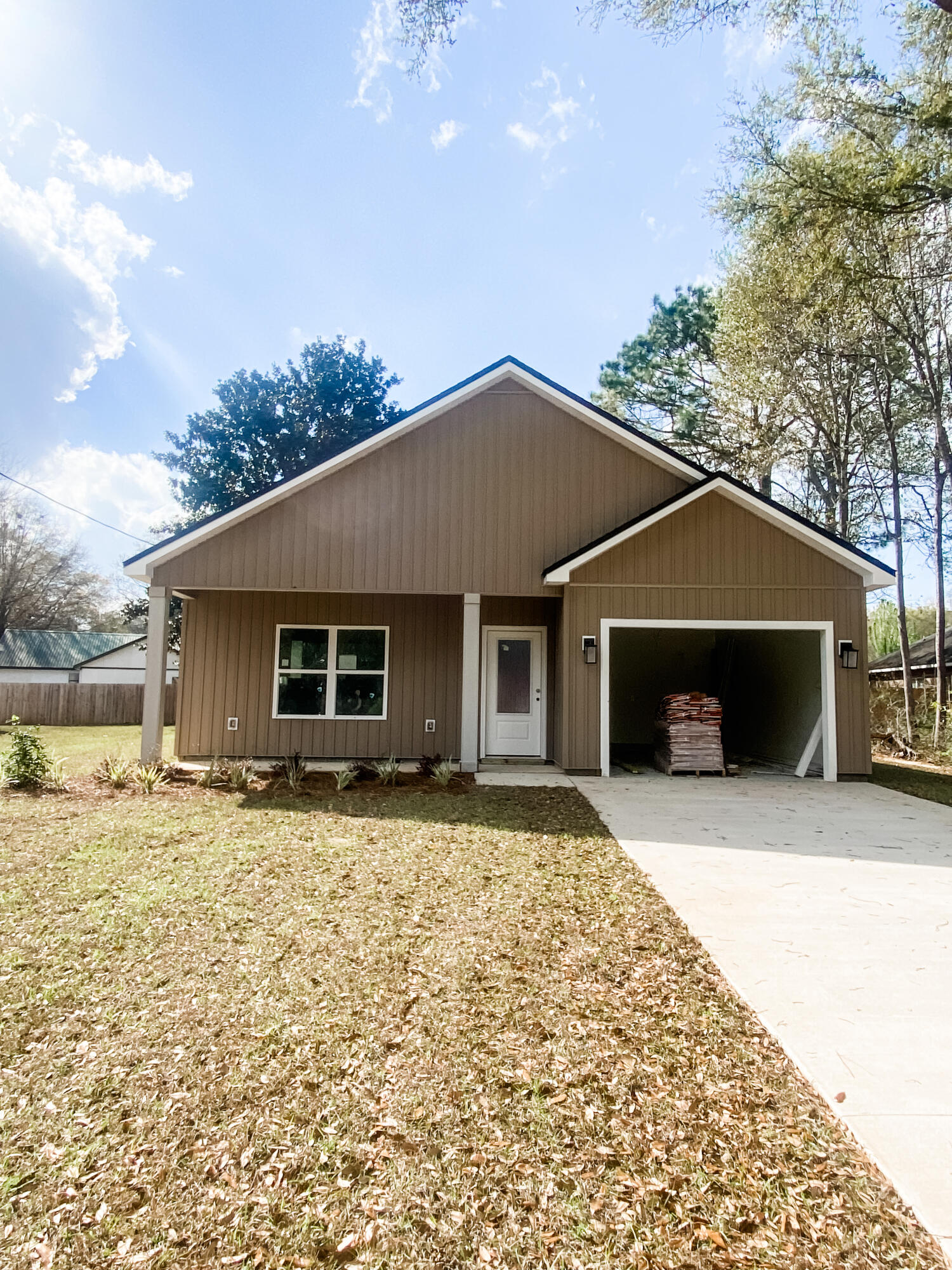 QUIET OAKS - Residential