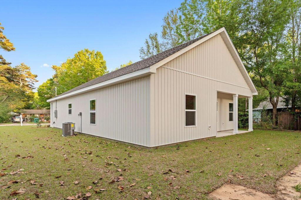 QUIET OAKS - Residential