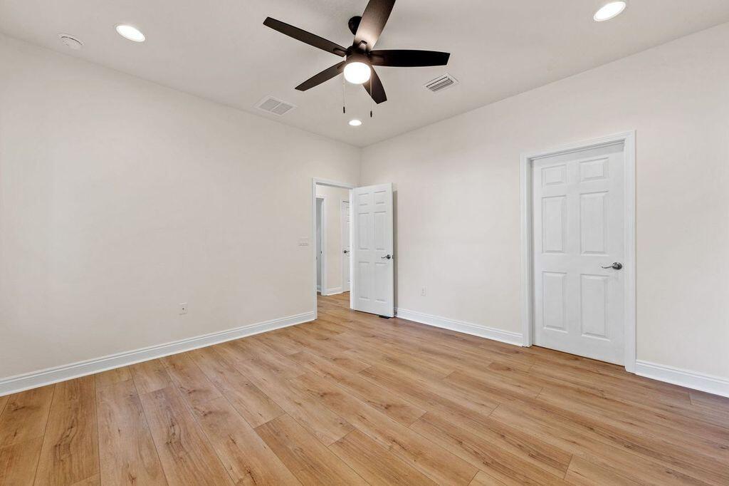 QUIET OAKS - Residential