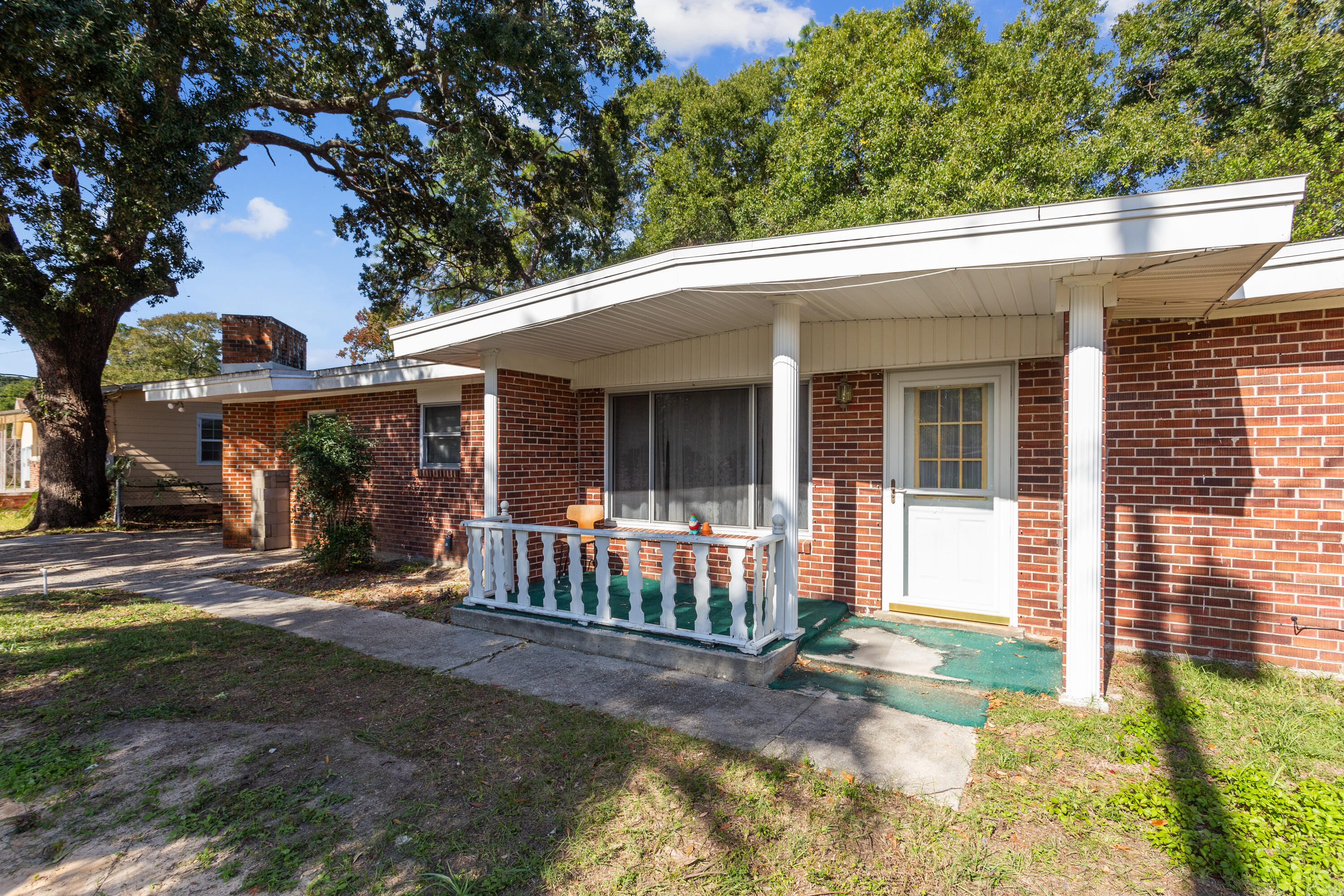 CREIGHTON MANOR - Residential