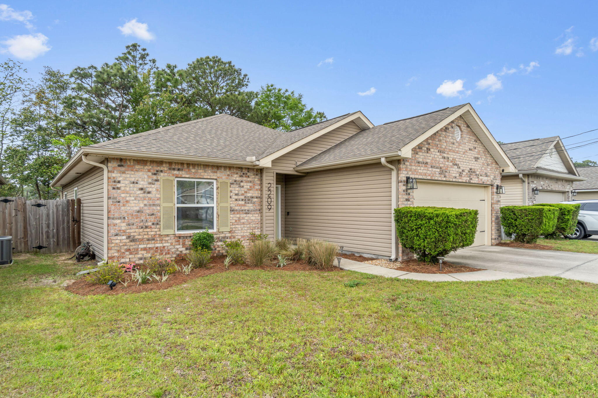 CRESCENT SHORES - Residential