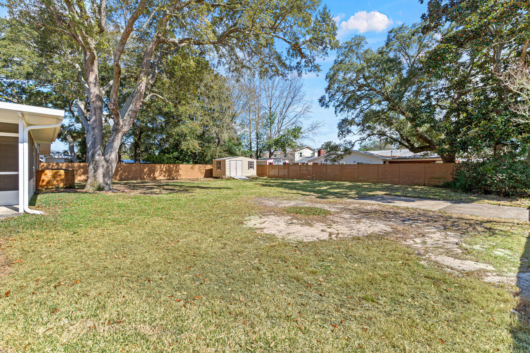 COUNTRY CLUB ESTATES - KENWOOD - Residential