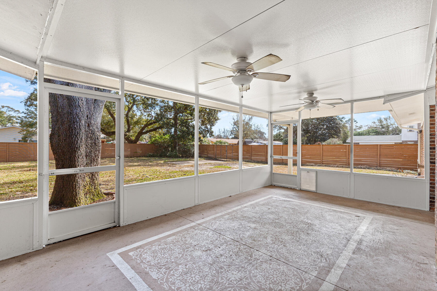 COUNTRY CLUB ESTATES - KENWOOD - Residential