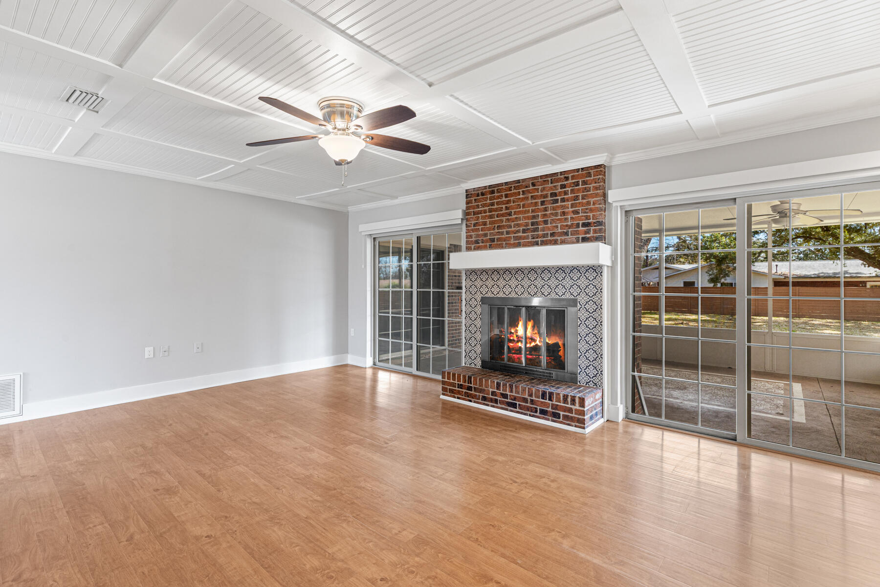 COUNTRY CLUB ESTATES - KENWOOD - Residential