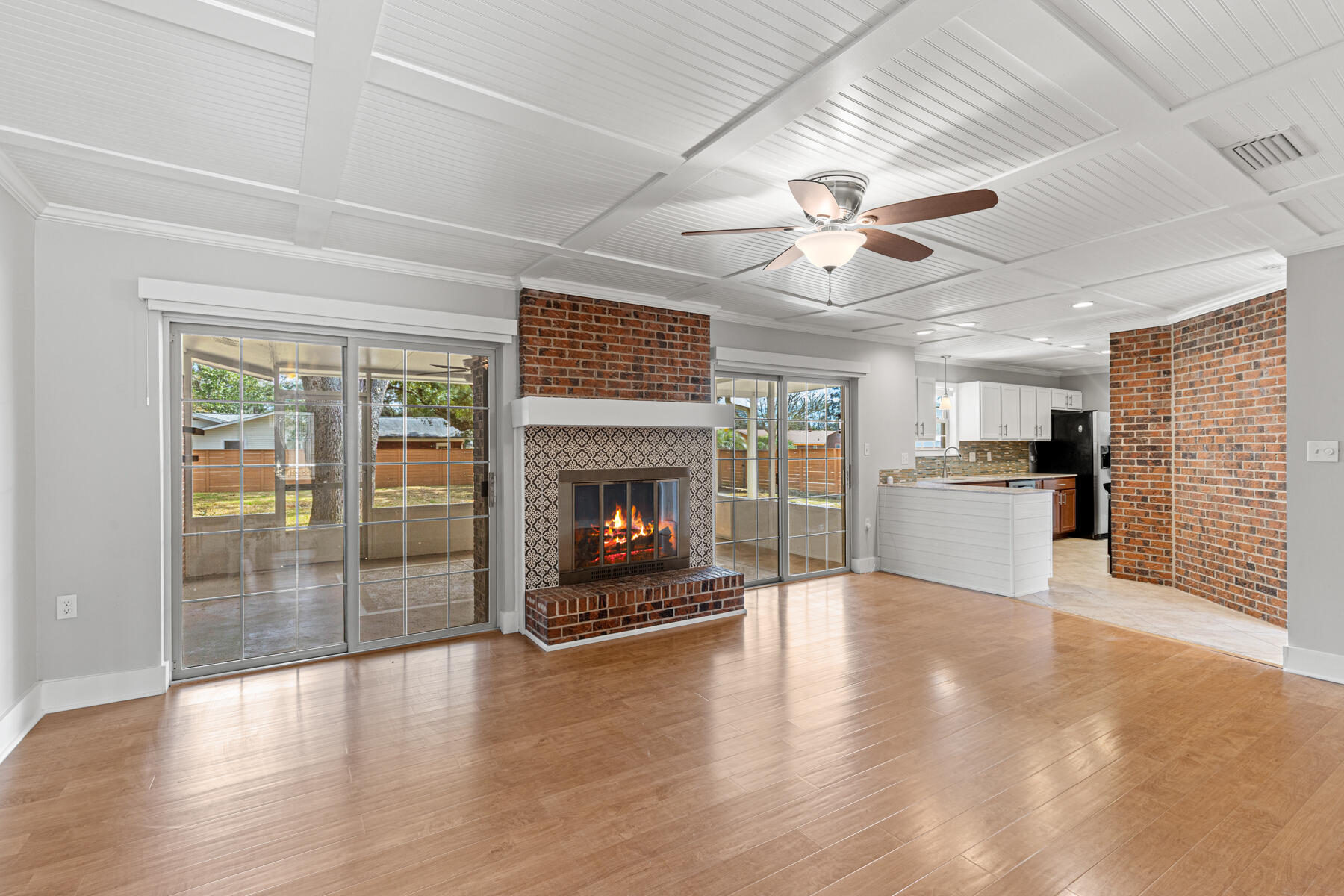 COUNTRY CLUB ESTATES - KENWOOD - Residential