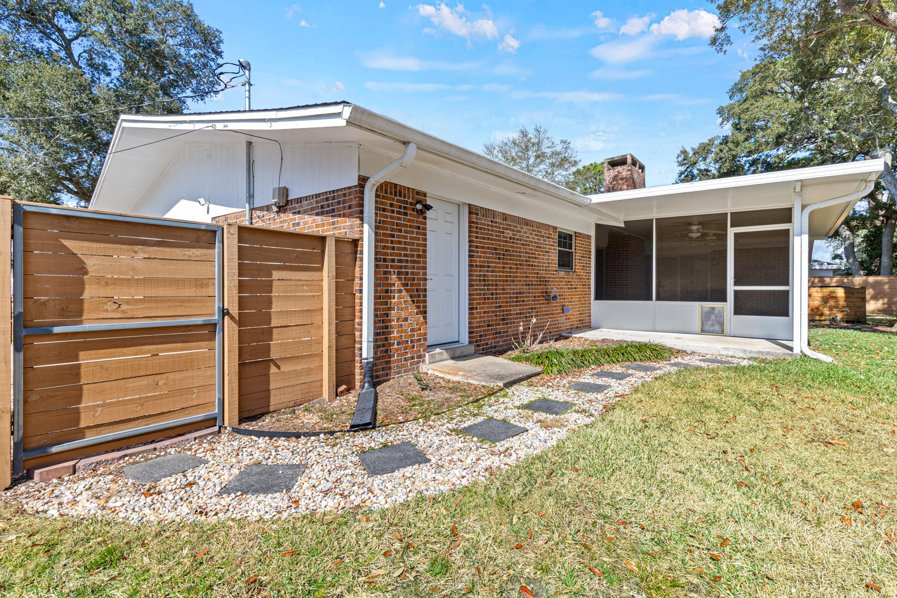 COUNTRY CLUB ESTATES - KENWOOD - Residential