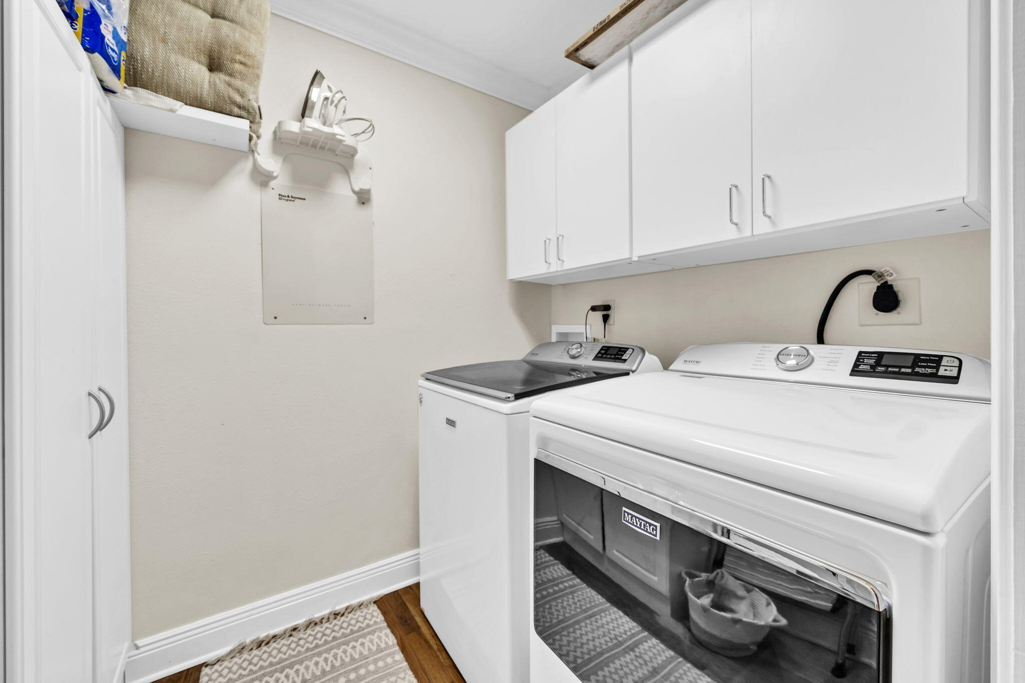 ELLIOTTS POINT - Residential