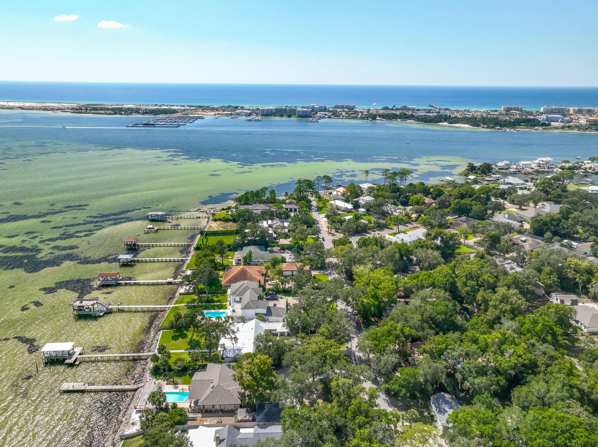 ELLIOTTS POINT - Residential