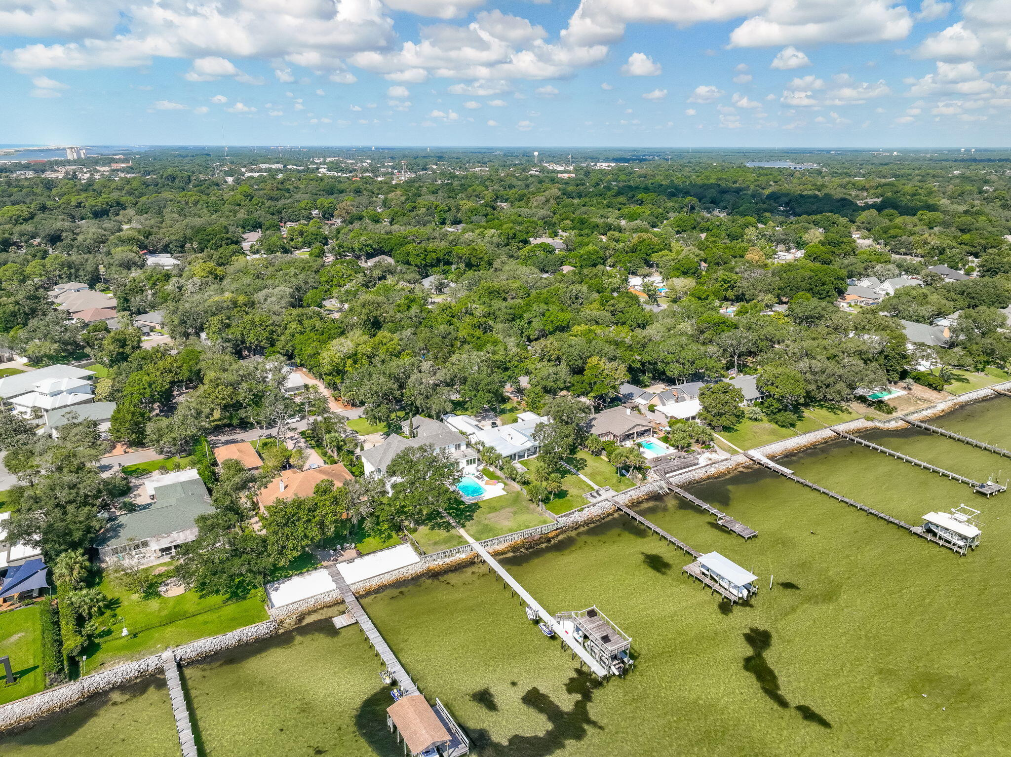 ELLIOTTS POINT - Residential