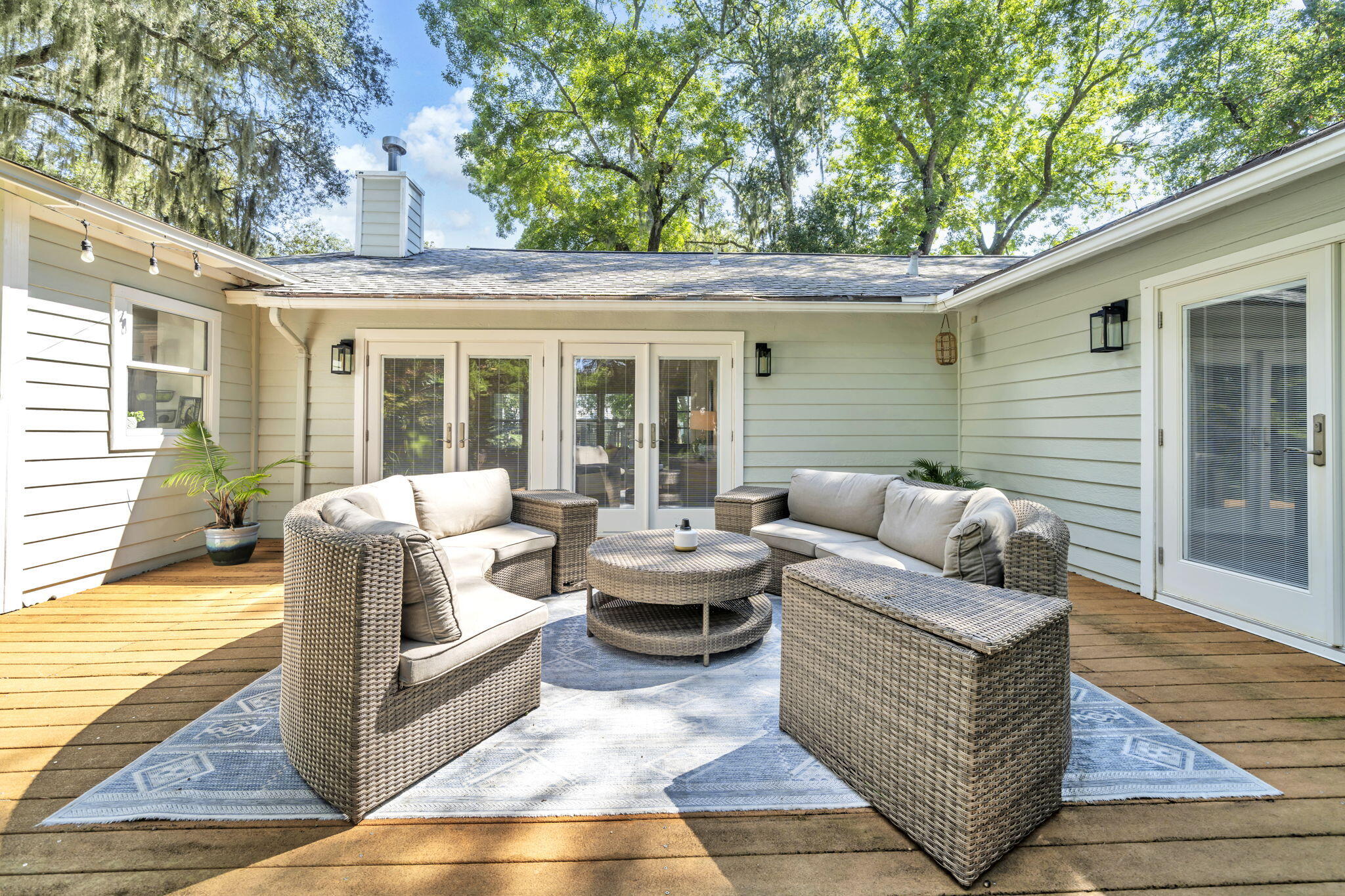 ELLIOTTS POINT - Residential