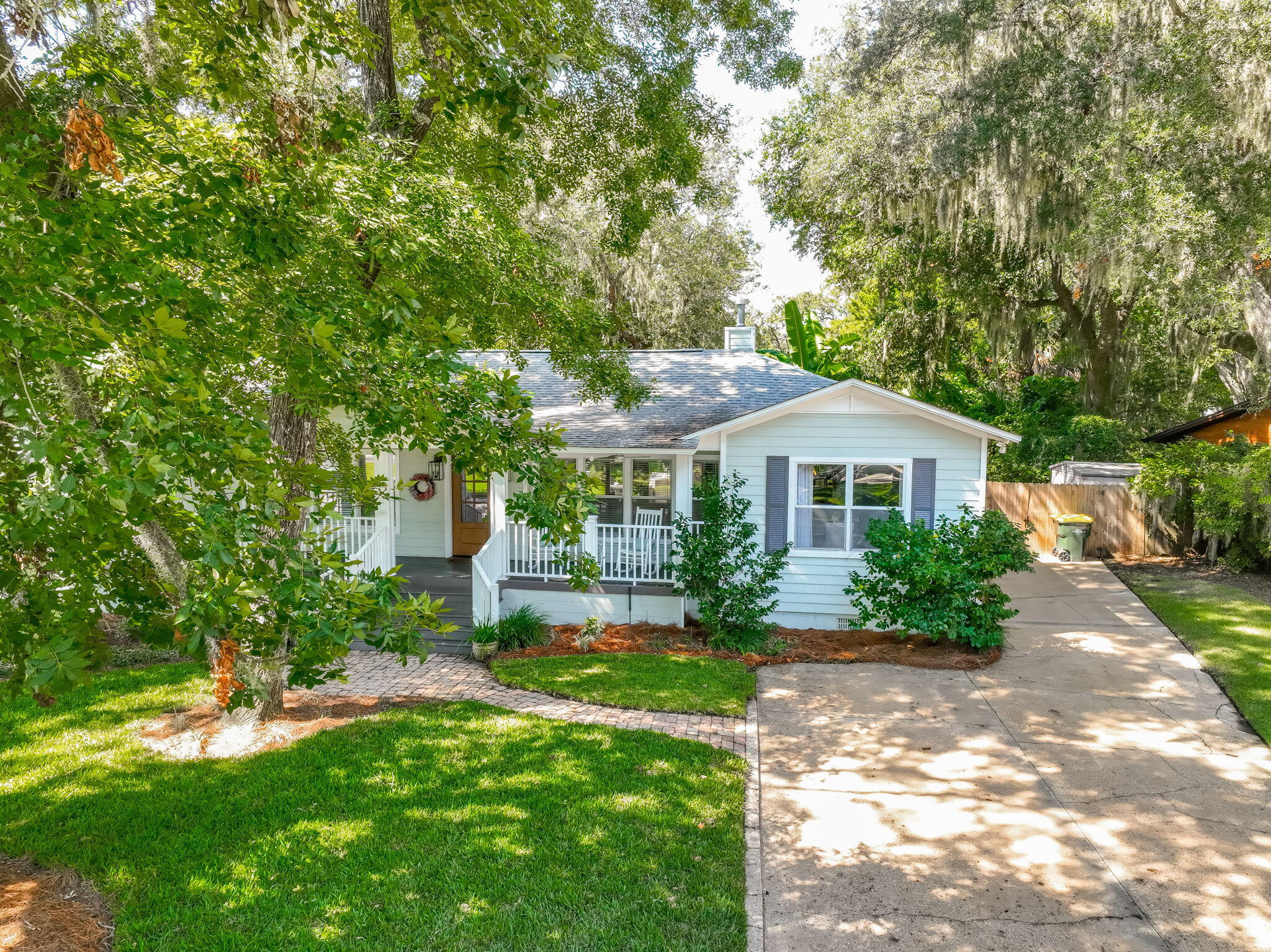 ELLIOTTS POINT - Residential