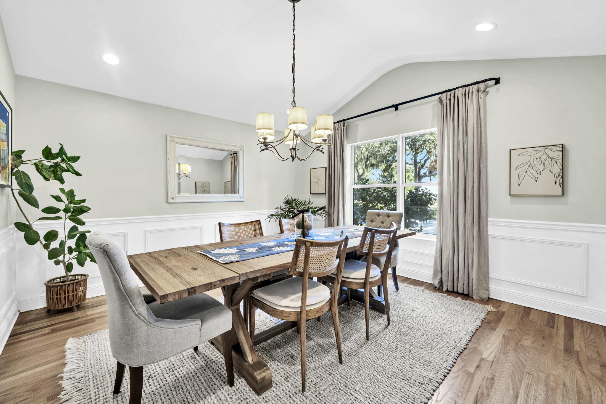 ELLIOTTS POINT - Residential