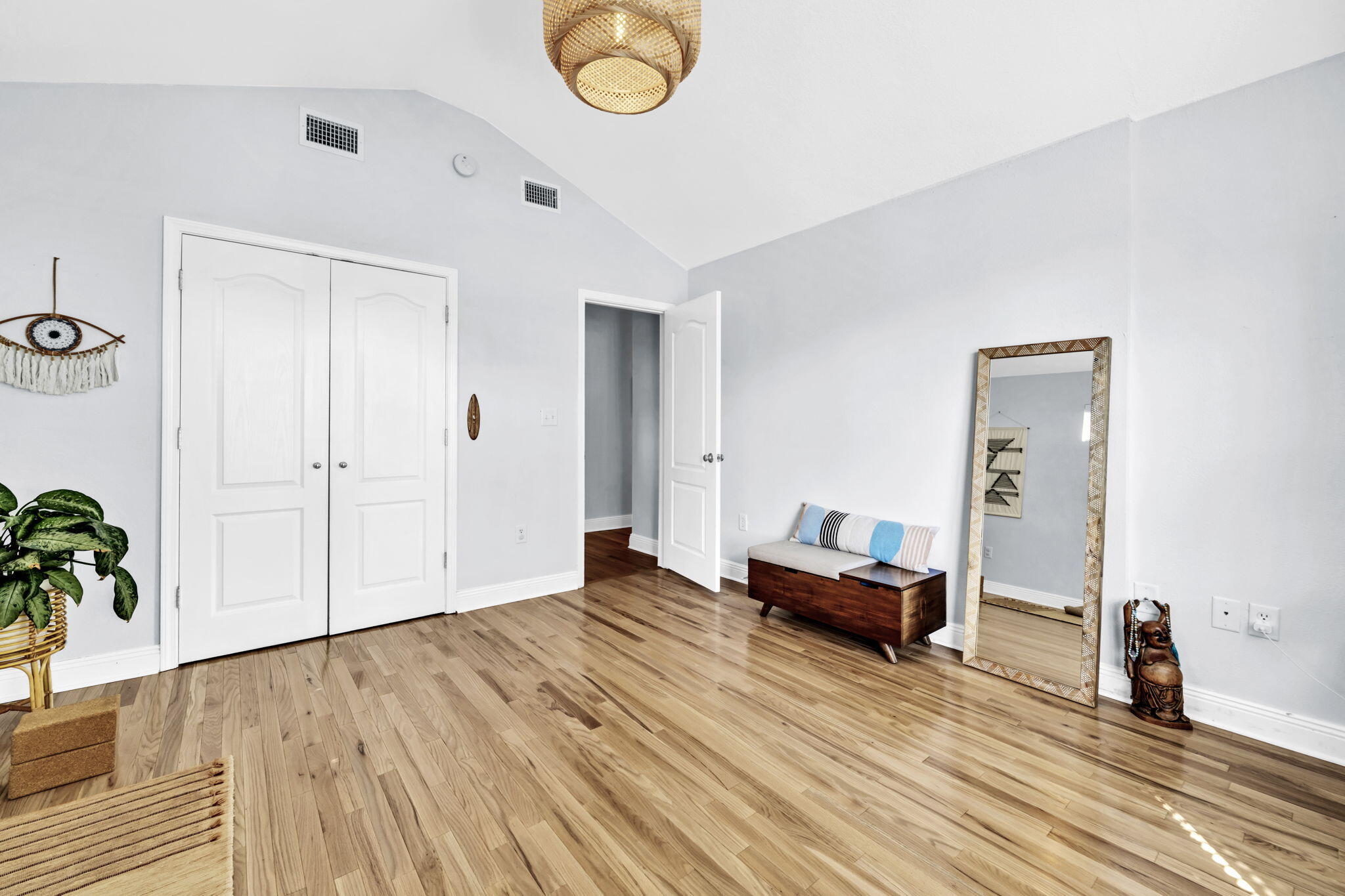 ELLIOTTS POINT - Residential