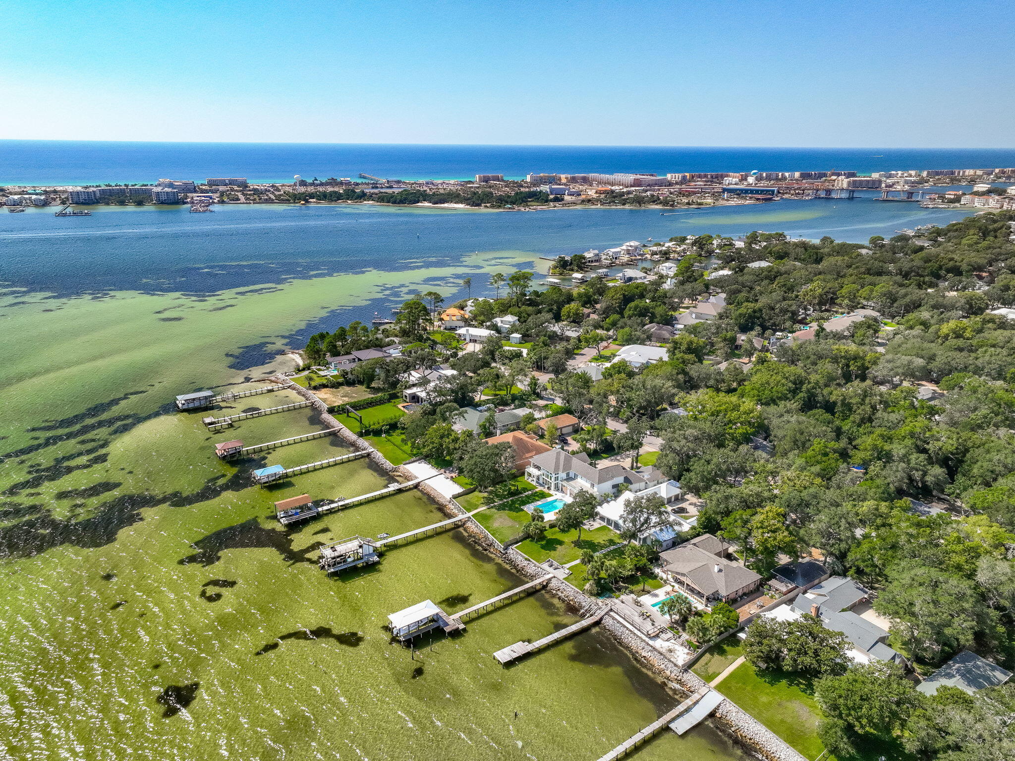 ELLIOTTS POINT - Residential