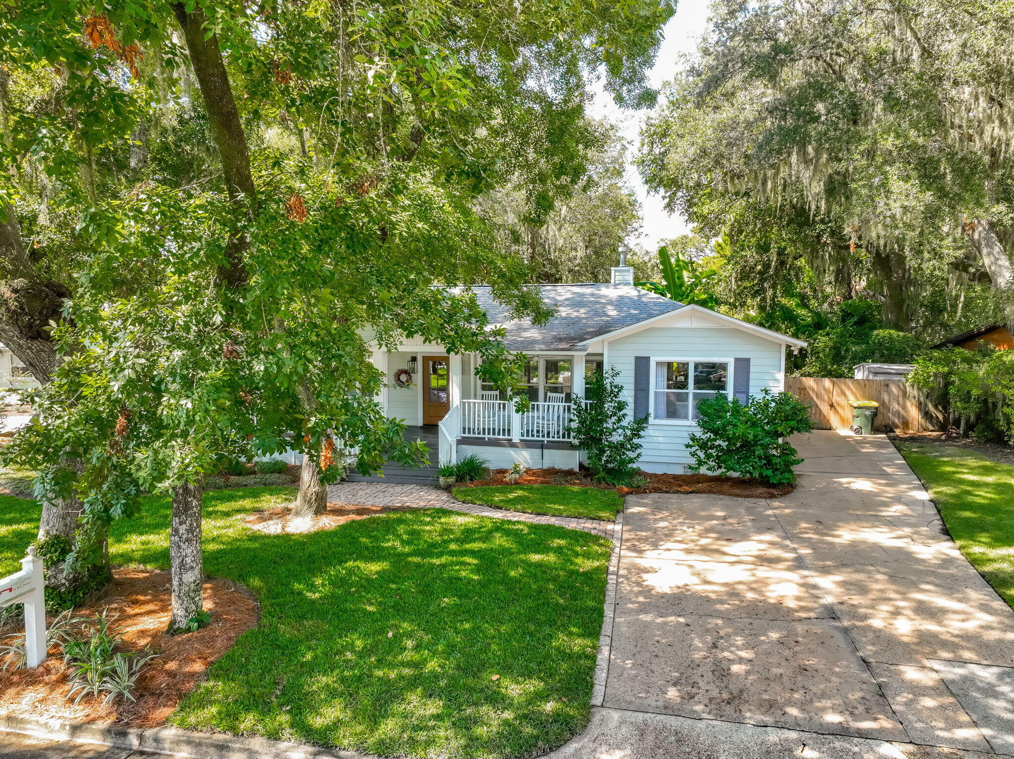 ELLIOTTS POINT - Residential
