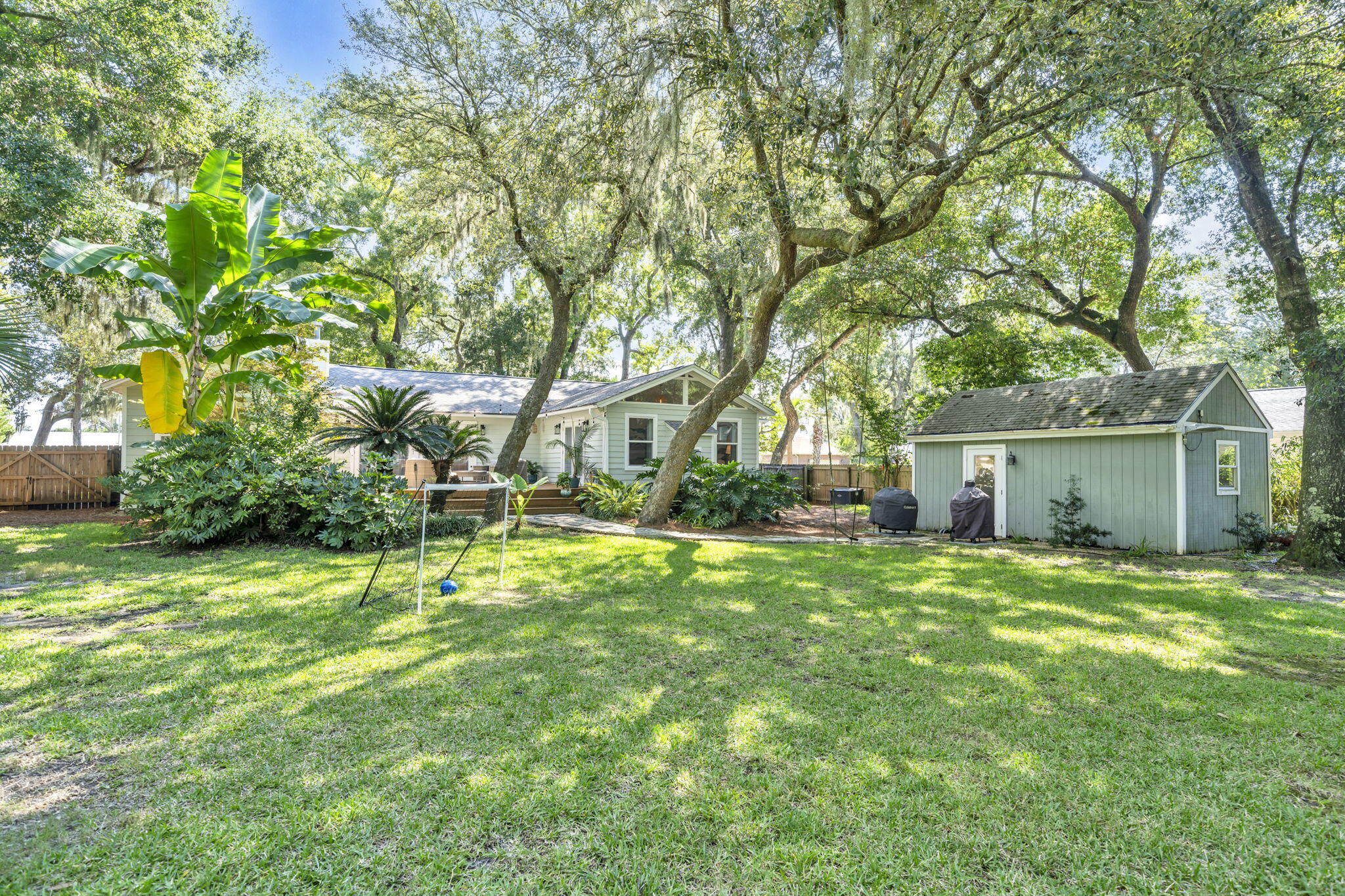 ELLIOTTS POINT - Residential