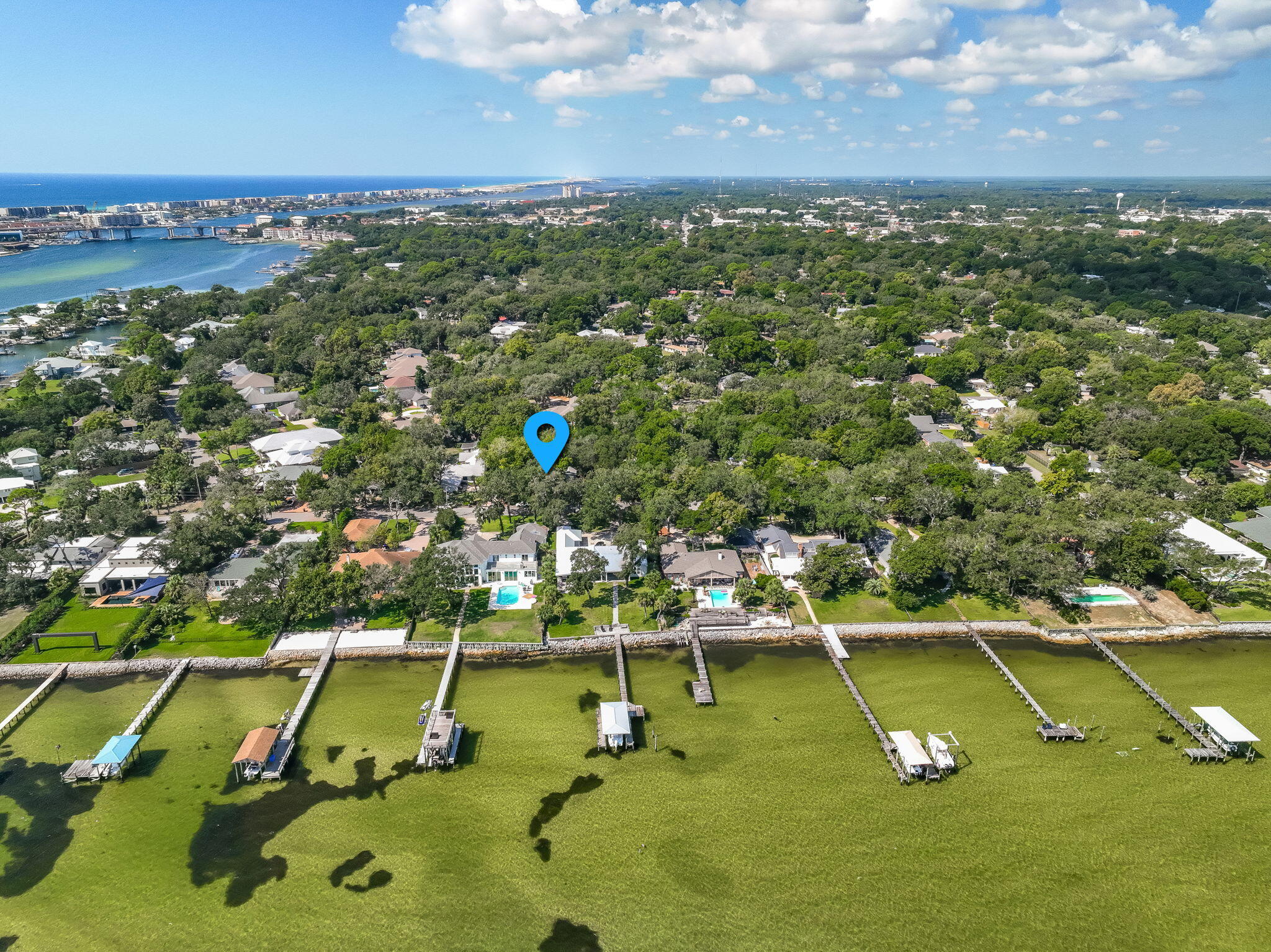 ELLIOTTS POINT - Residential