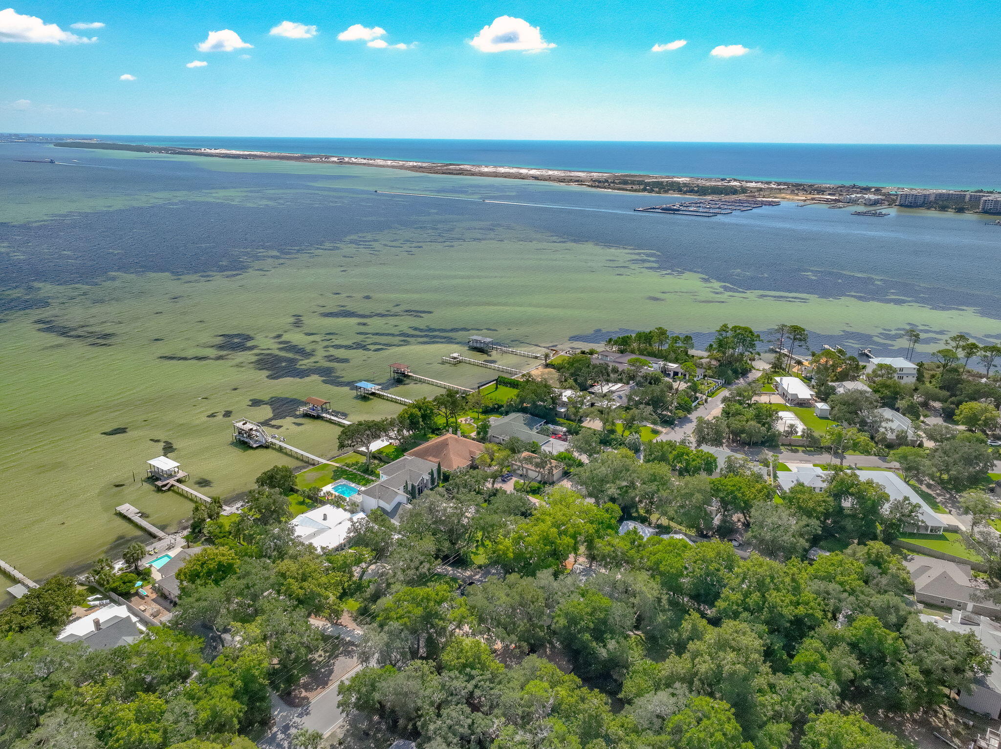 ELLIOTTS POINT - Residential