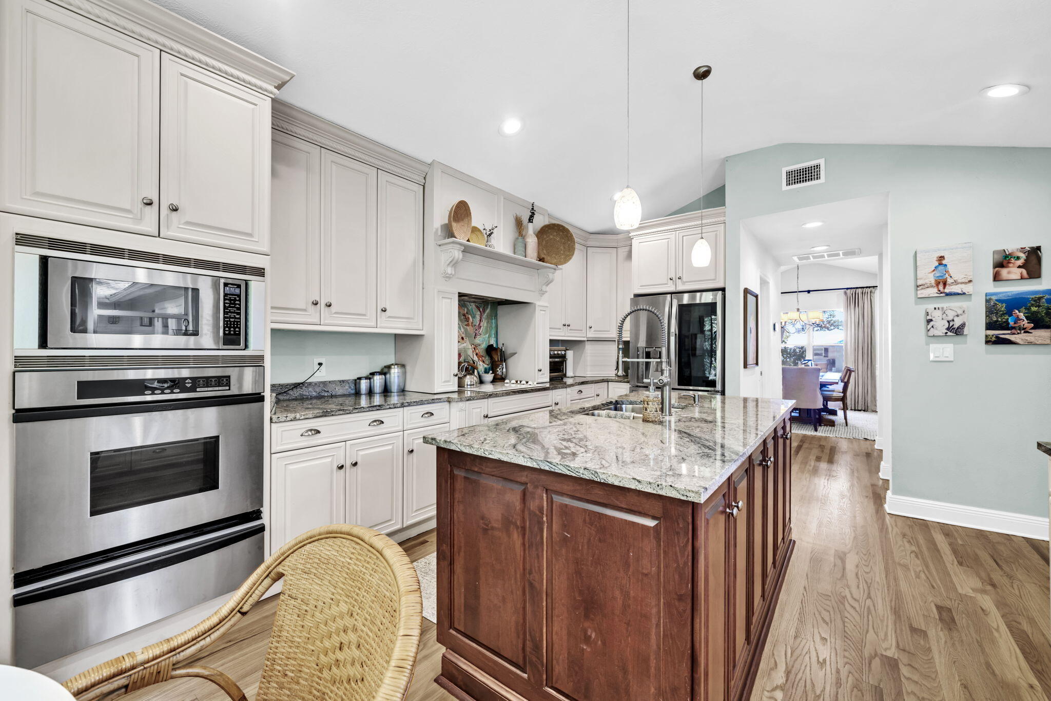 ELLIOTTS POINT - Residential
