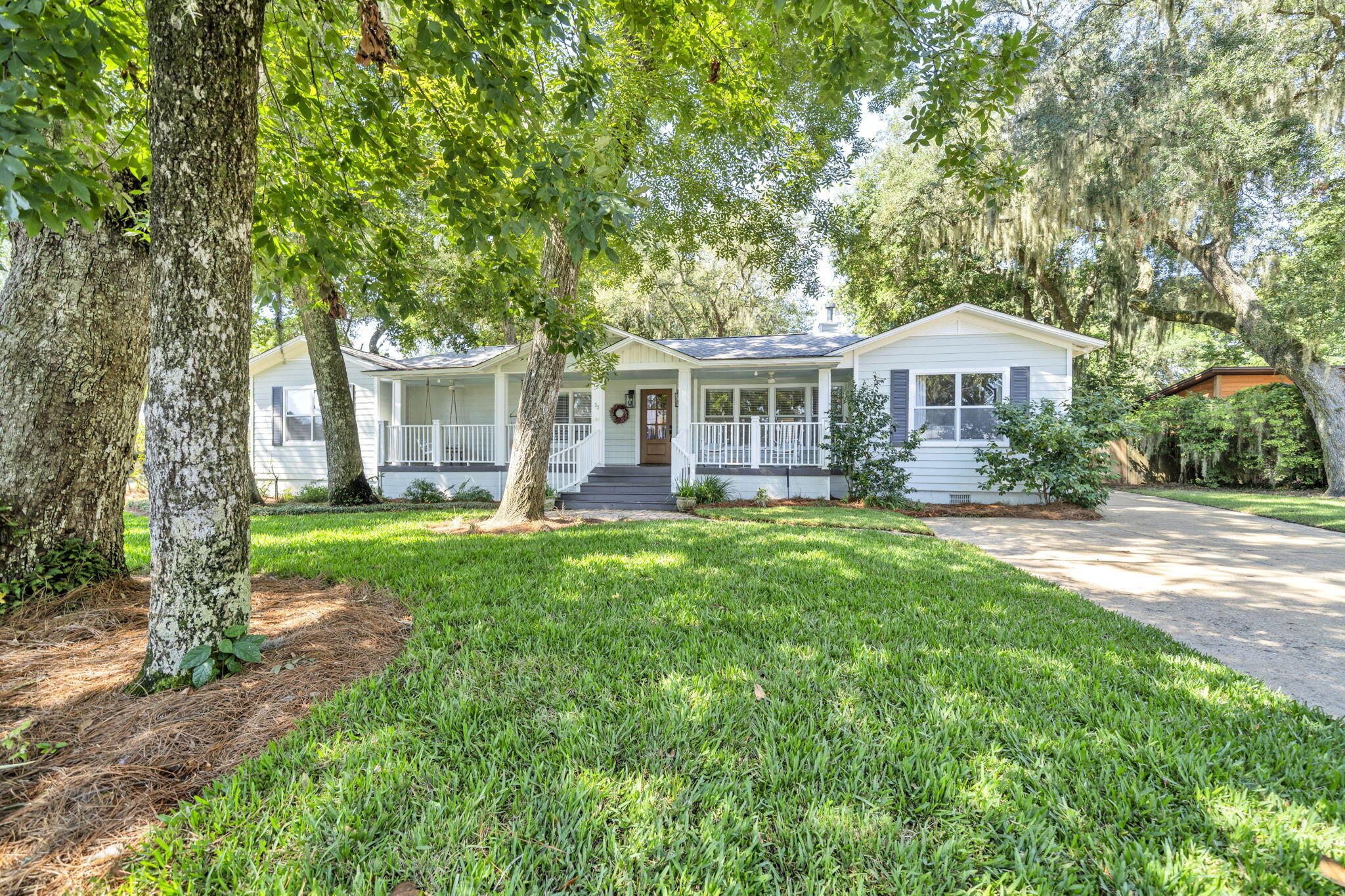 ELLIOTTS POINT - Residential