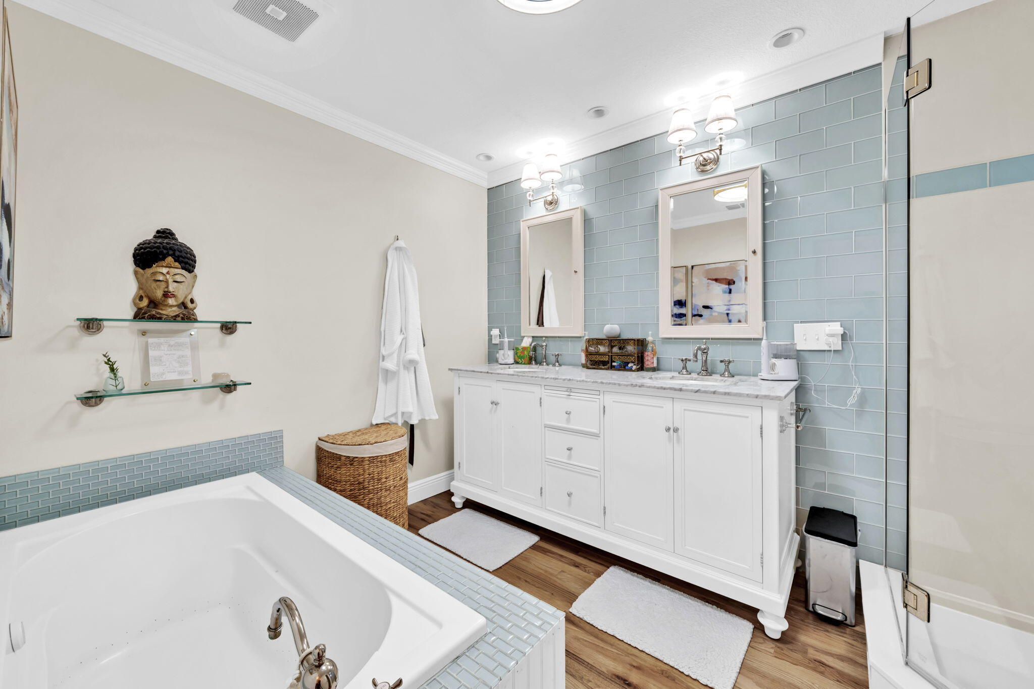ELLIOTTS POINT - Residential