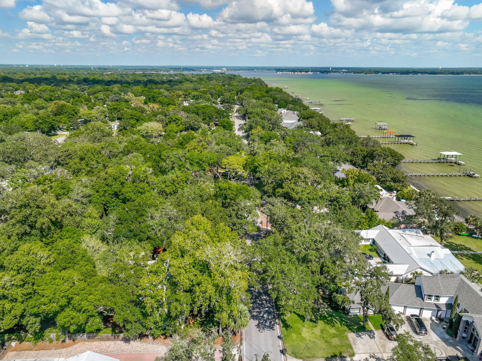 ELLIOTTS POINT - Residential