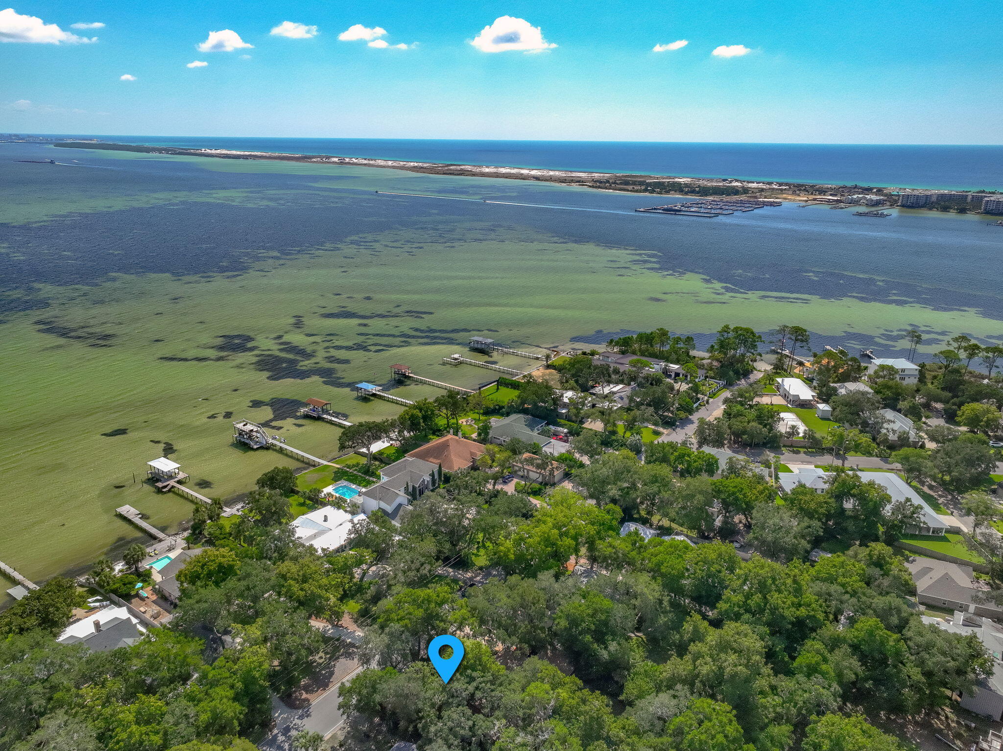 ELLIOTTS POINT - Residential
