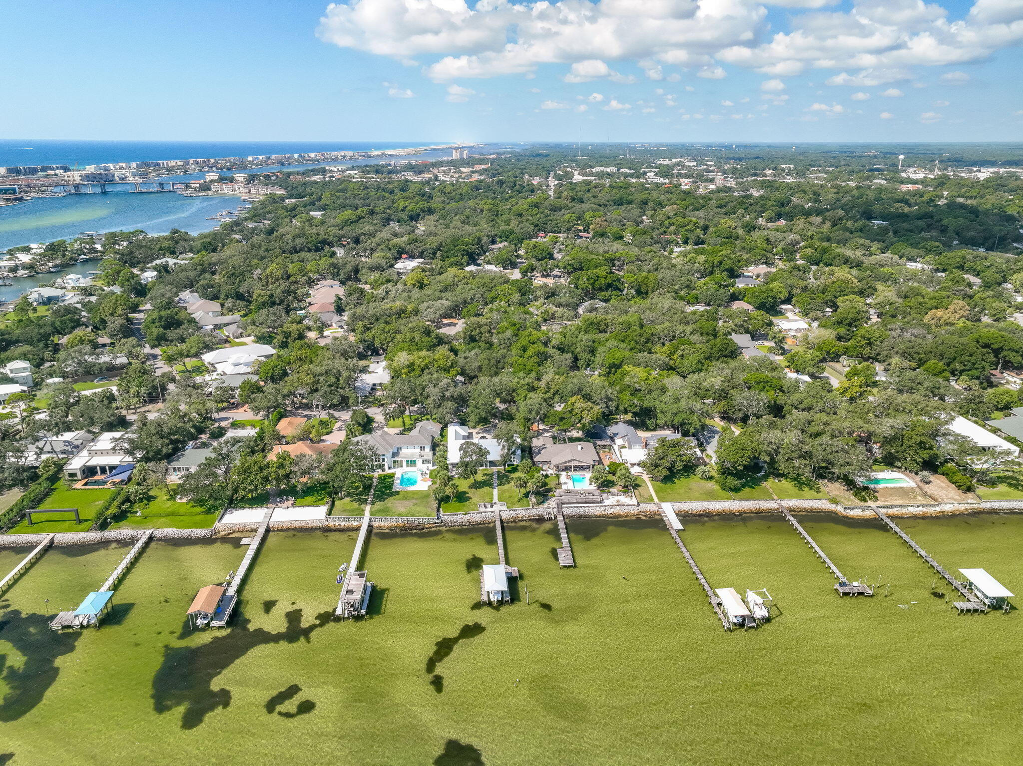 ELLIOTTS POINT - Residential