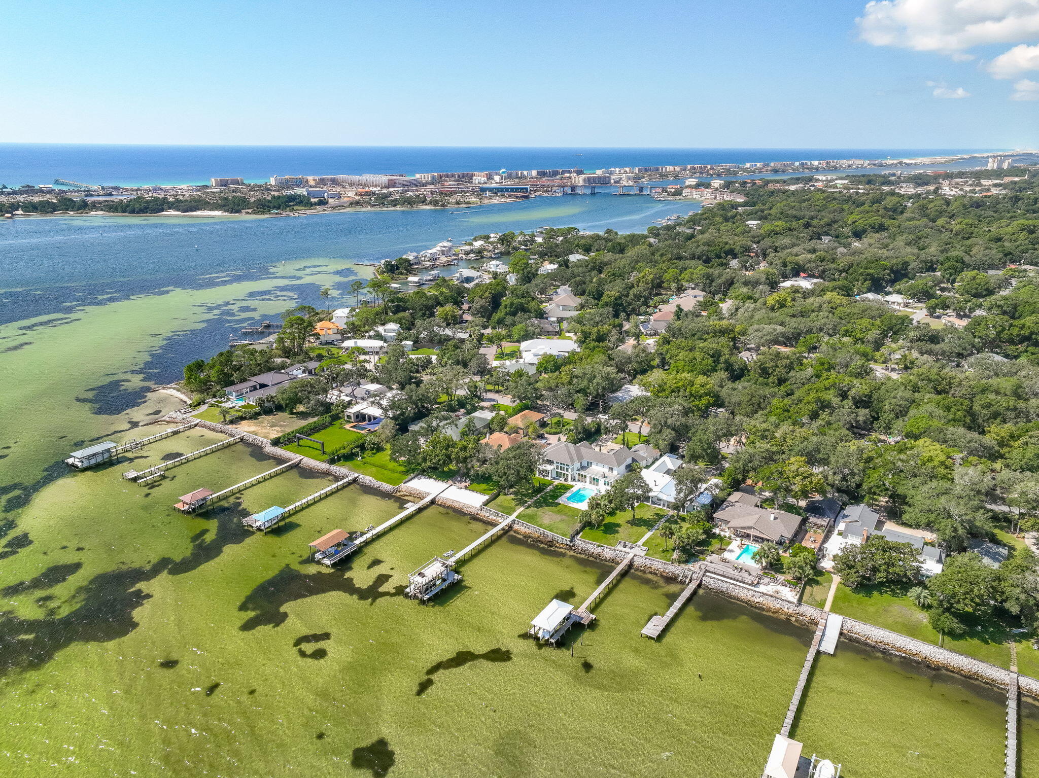 ELLIOTTS POINT - Residential
