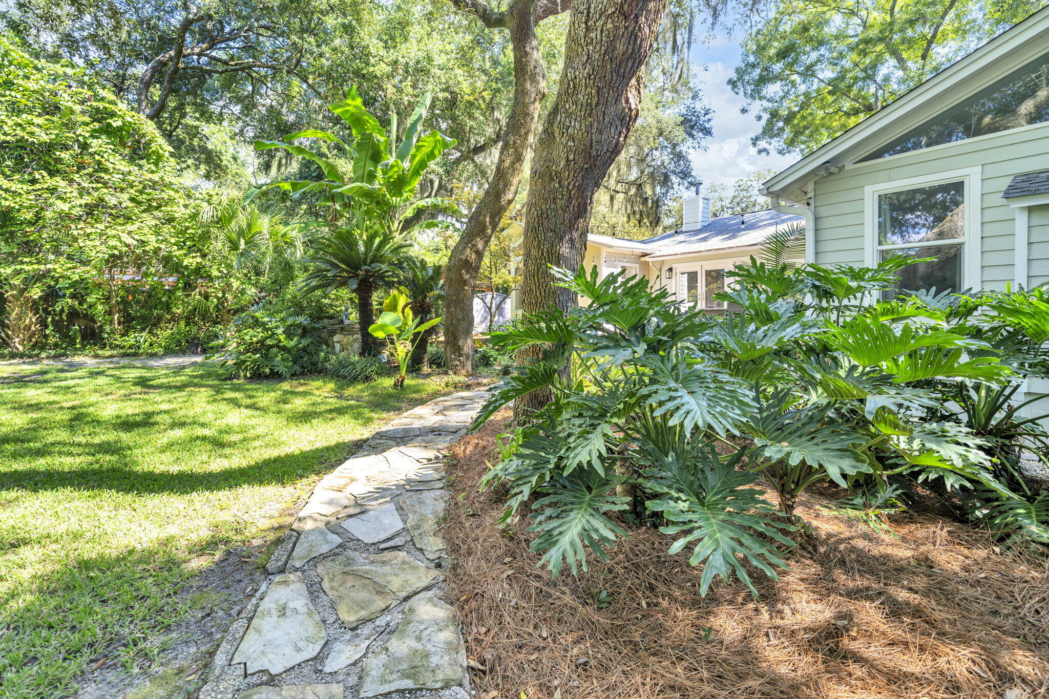 ELLIOTTS POINT - Residential