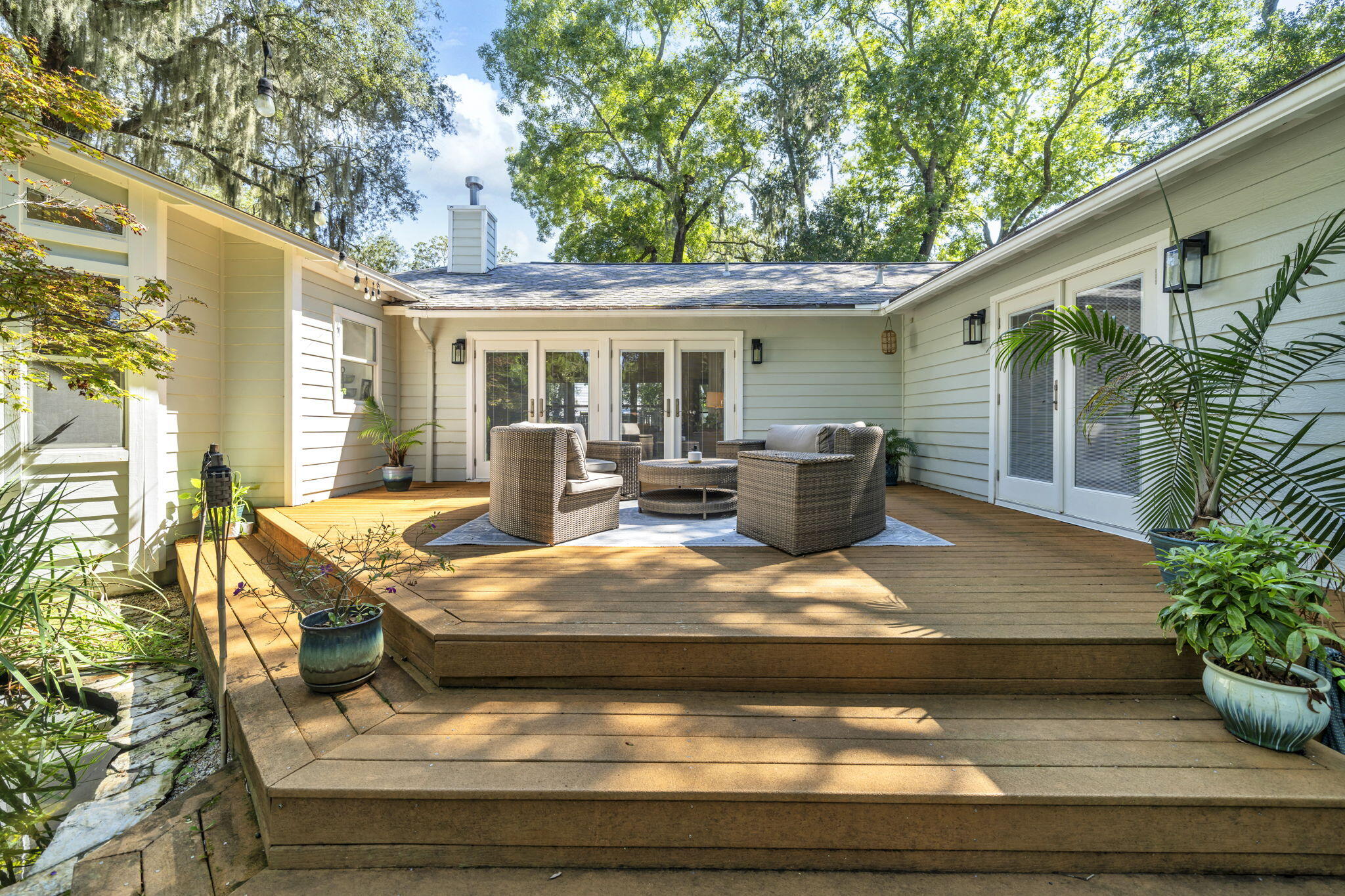 ELLIOTTS POINT - Residential