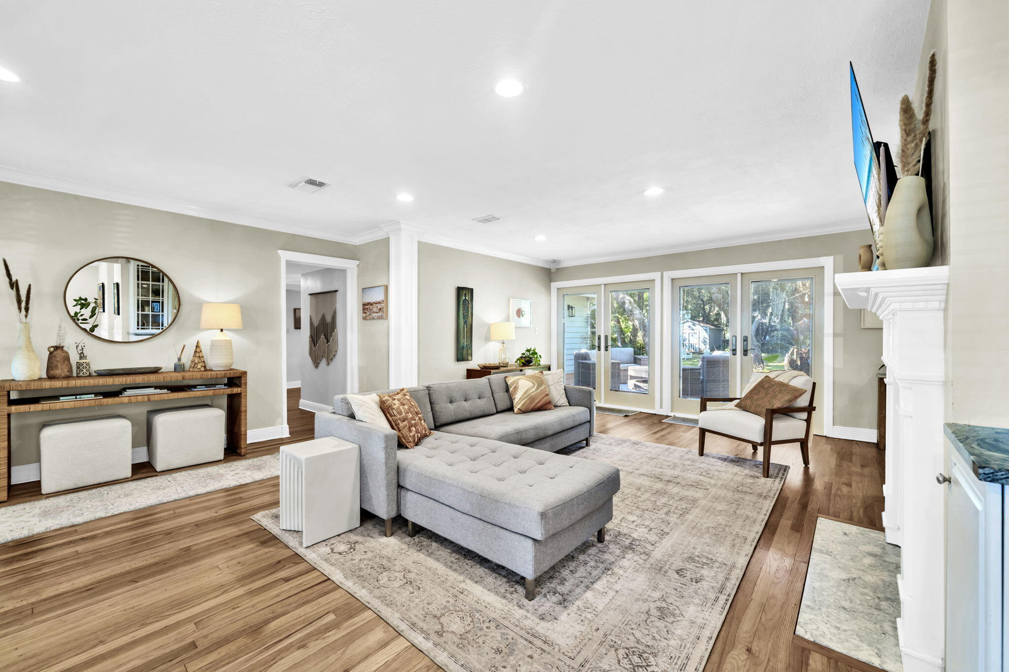 ELLIOTTS POINT - Residential