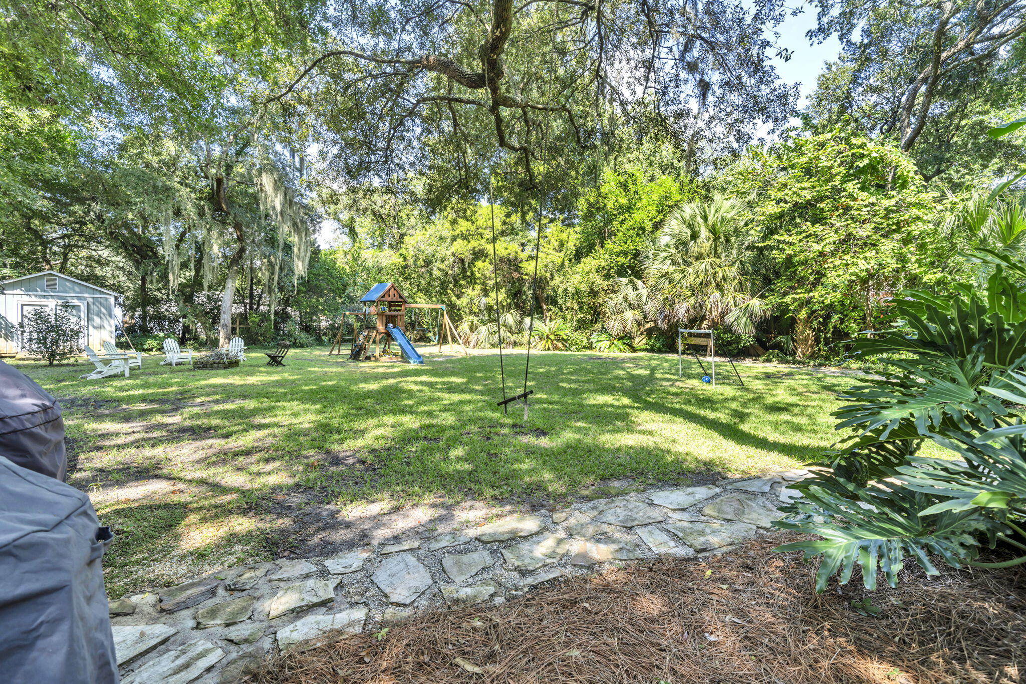ELLIOTTS POINT - Residential