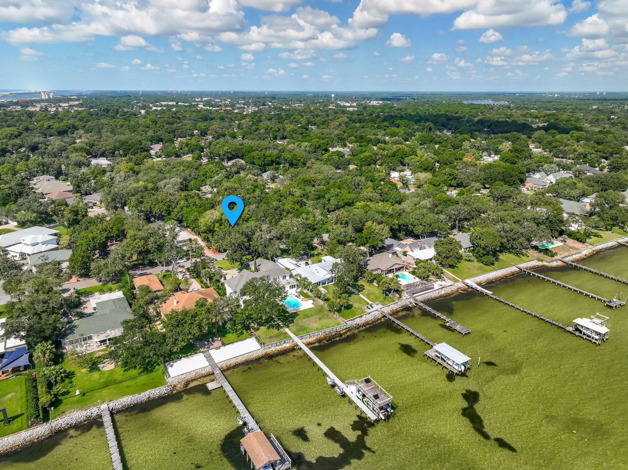 ELLIOTTS POINT - Residential