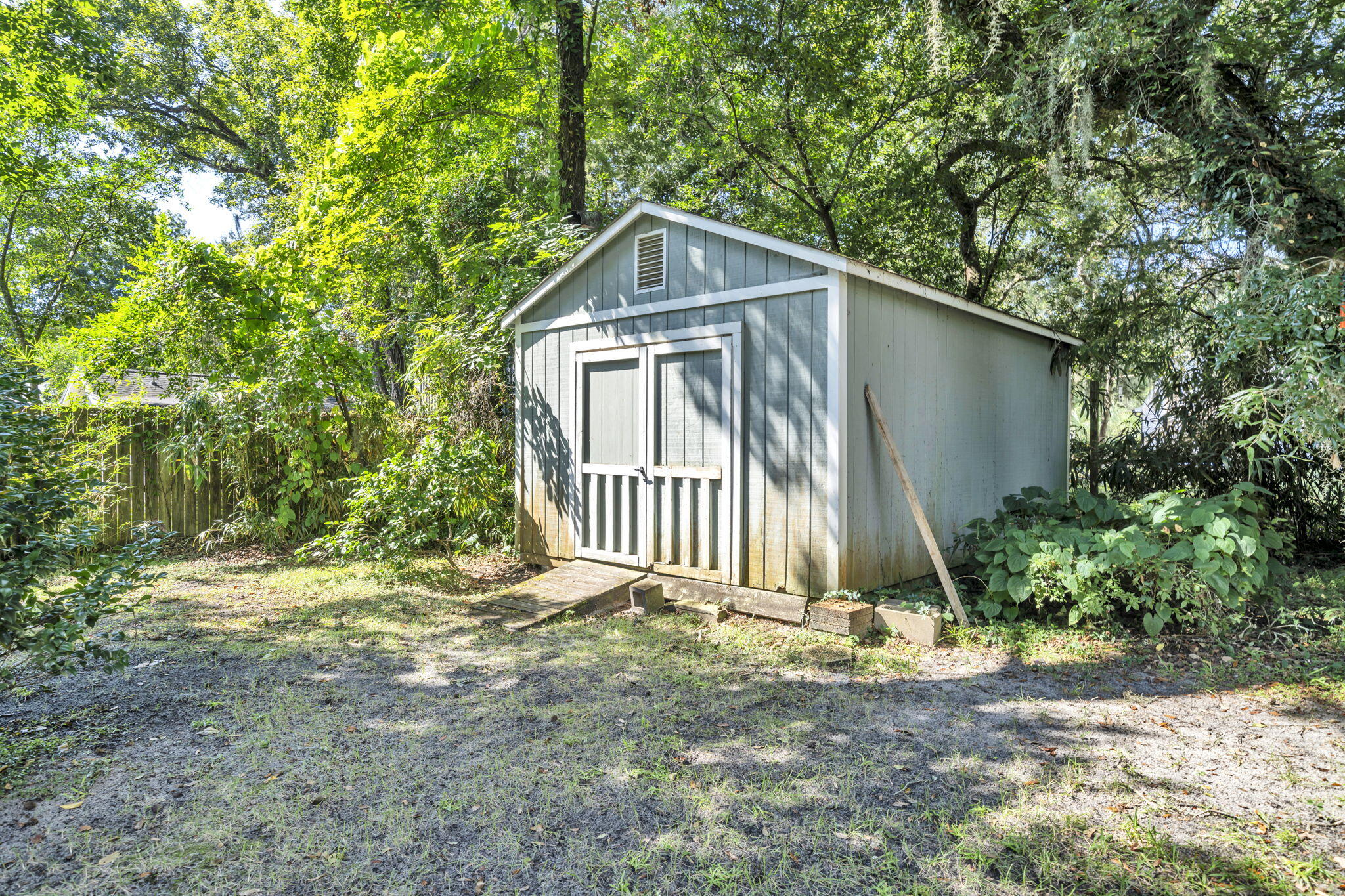 ELLIOTTS POINT - Residential
