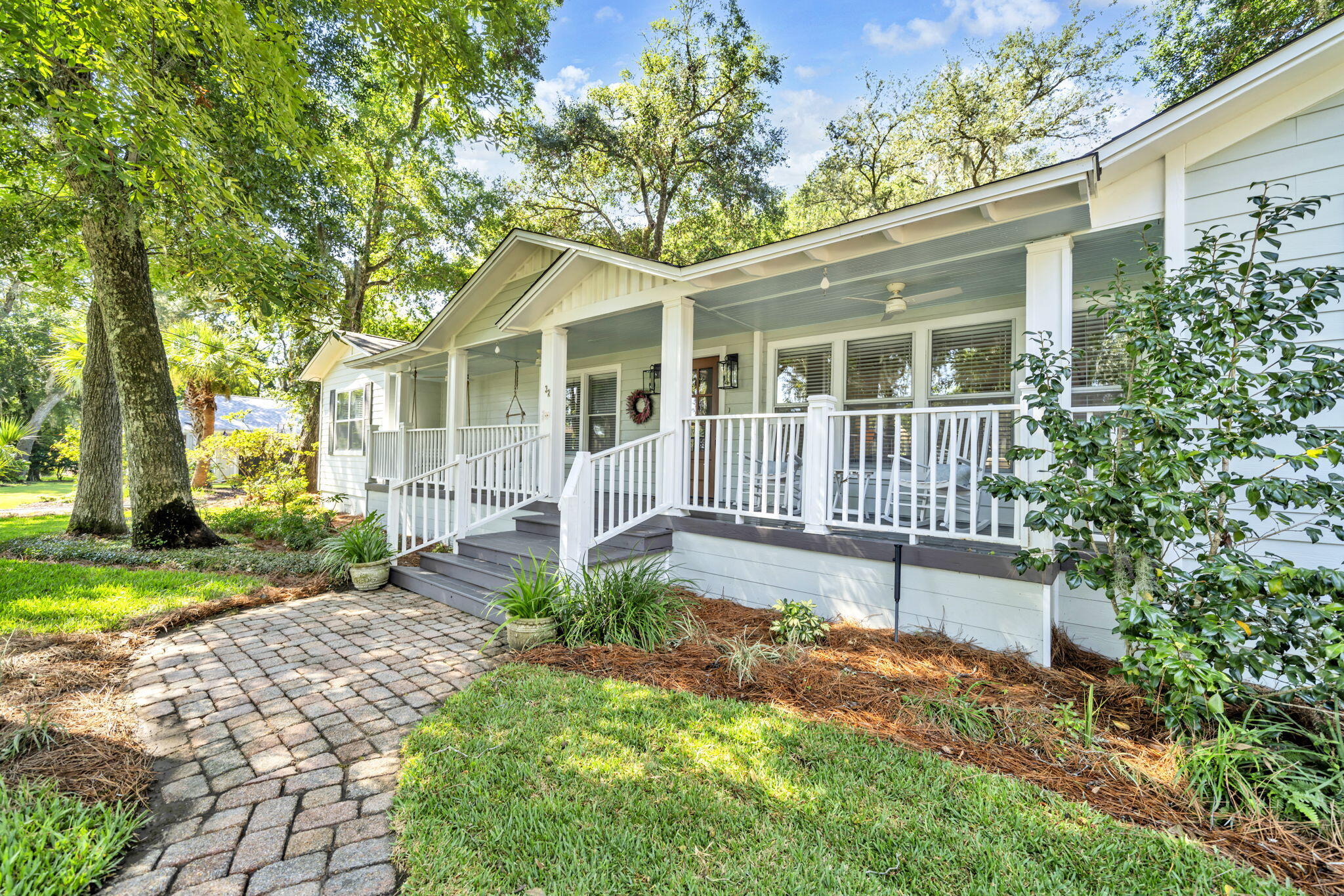 ELLIOTTS POINT - Residential