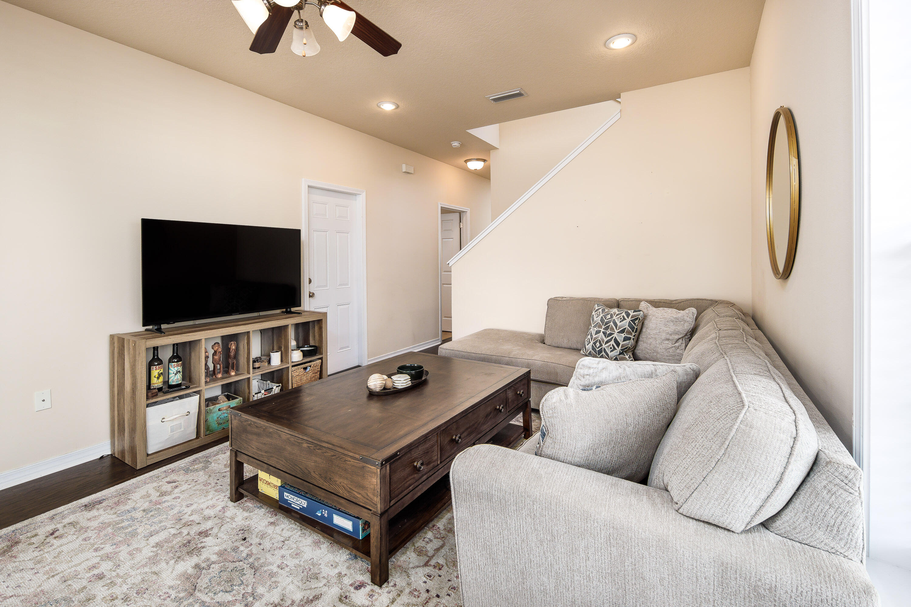 MERIDIAN SQUARE T/H - Residential