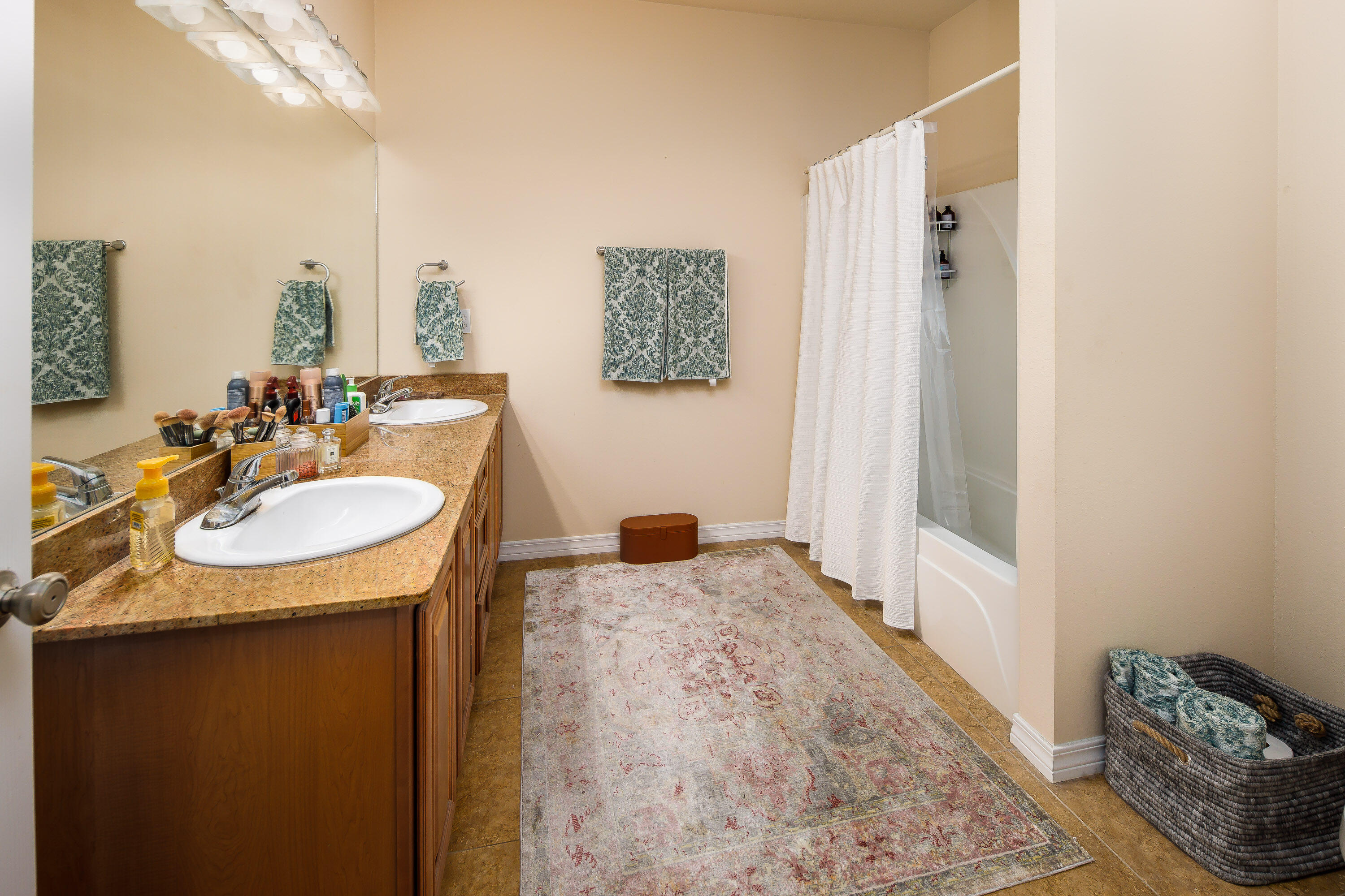 MERIDIAN SQUARE T/H - Residential