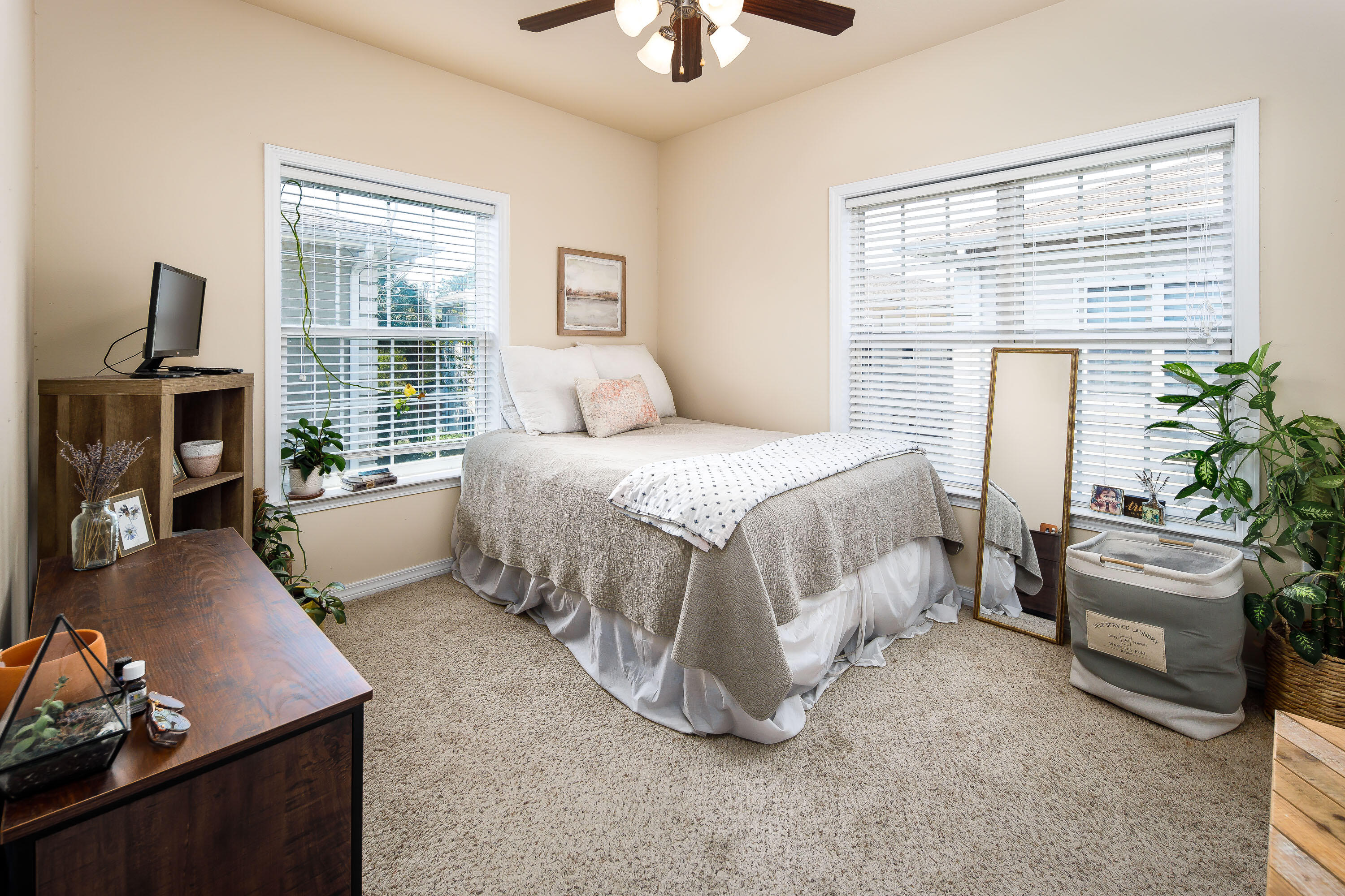 MERIDIAN SQUARE T/H - Residential