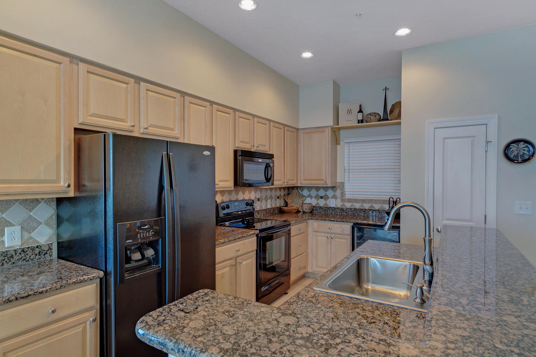 PALAZZO CONDOMINIUM - Residential