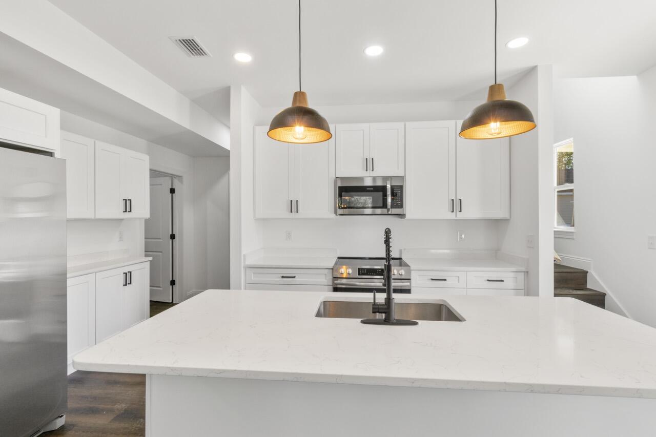 QUAIL RIDGE ESTATES LAKES - Residential