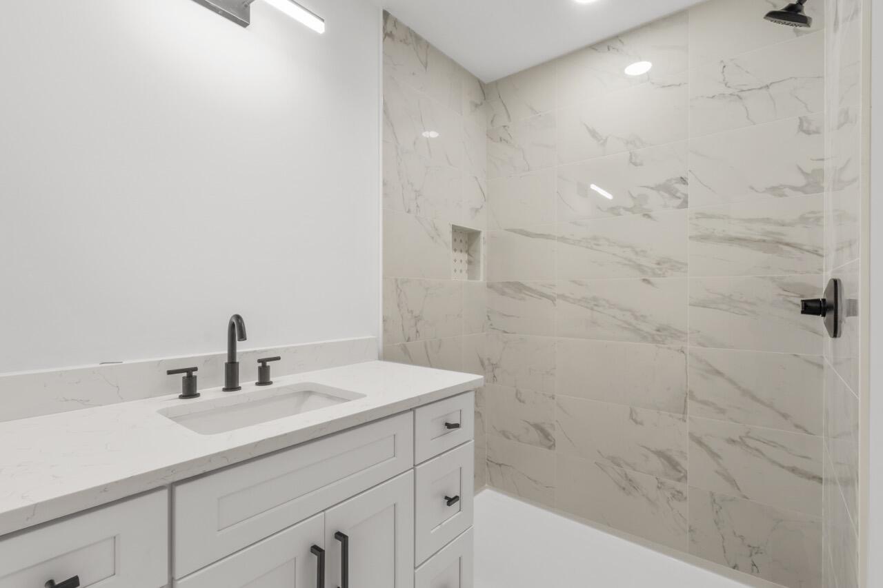 QUAIL RIDGE ESTATES LAKES - Residential