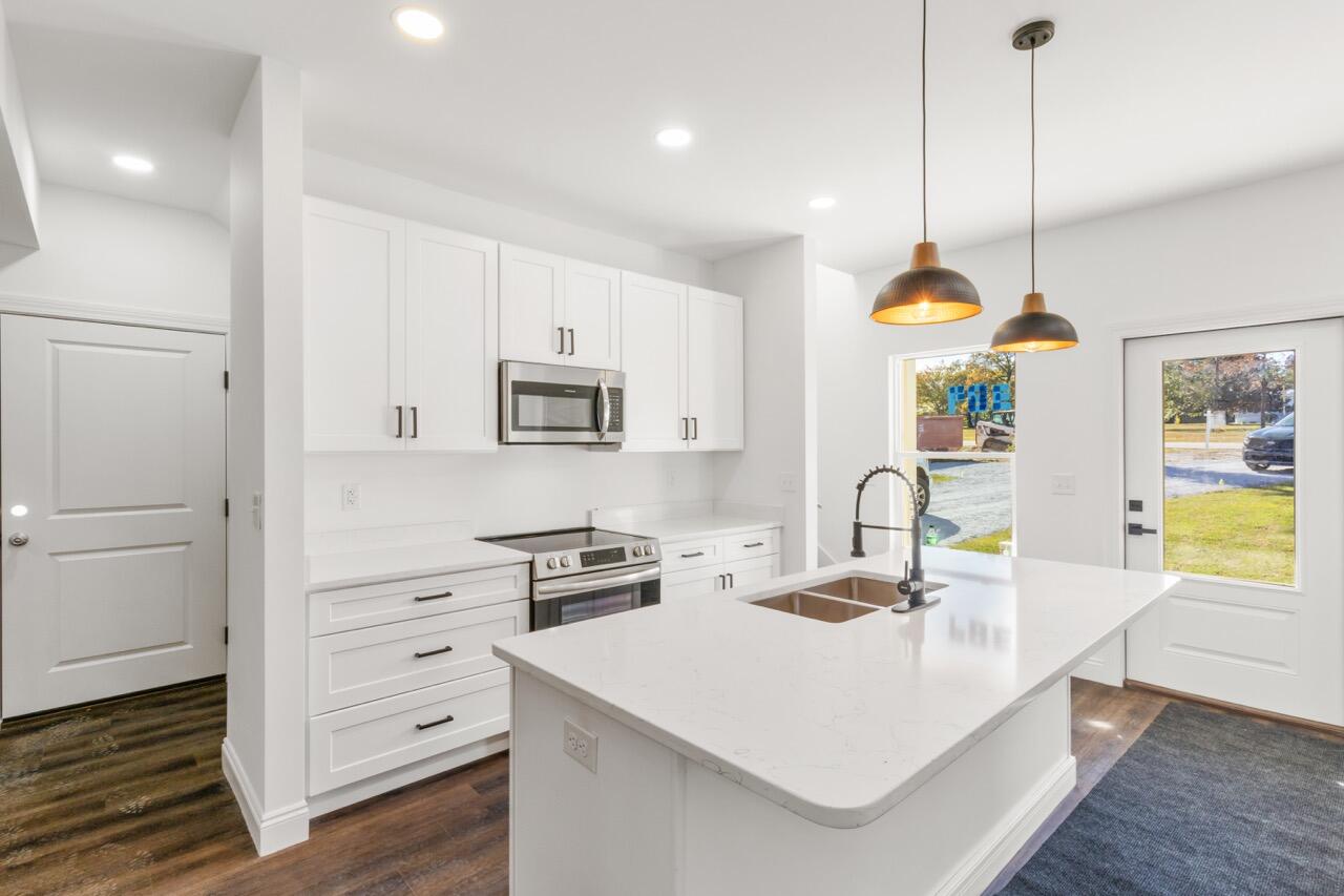 QUAIL RIDGE ESTATES LAKES - Residential