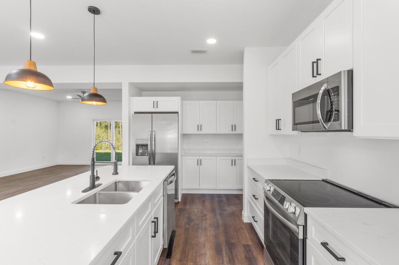 QUAIL RIDGE ESTATES LAKES - Residential