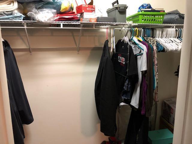 HARLAN SQUARES/D LOT 1 BLK B - Residential